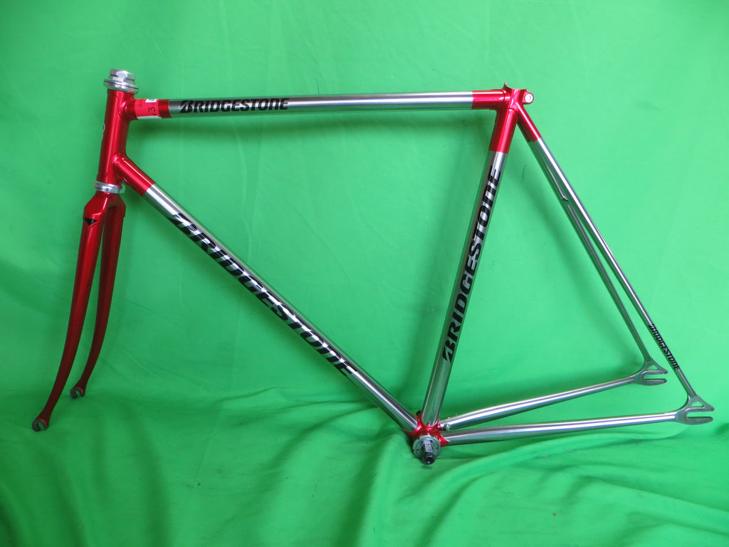 Bridgestone // Mach Silver / Candy Red // 53.5cm – NJS EXPORT
