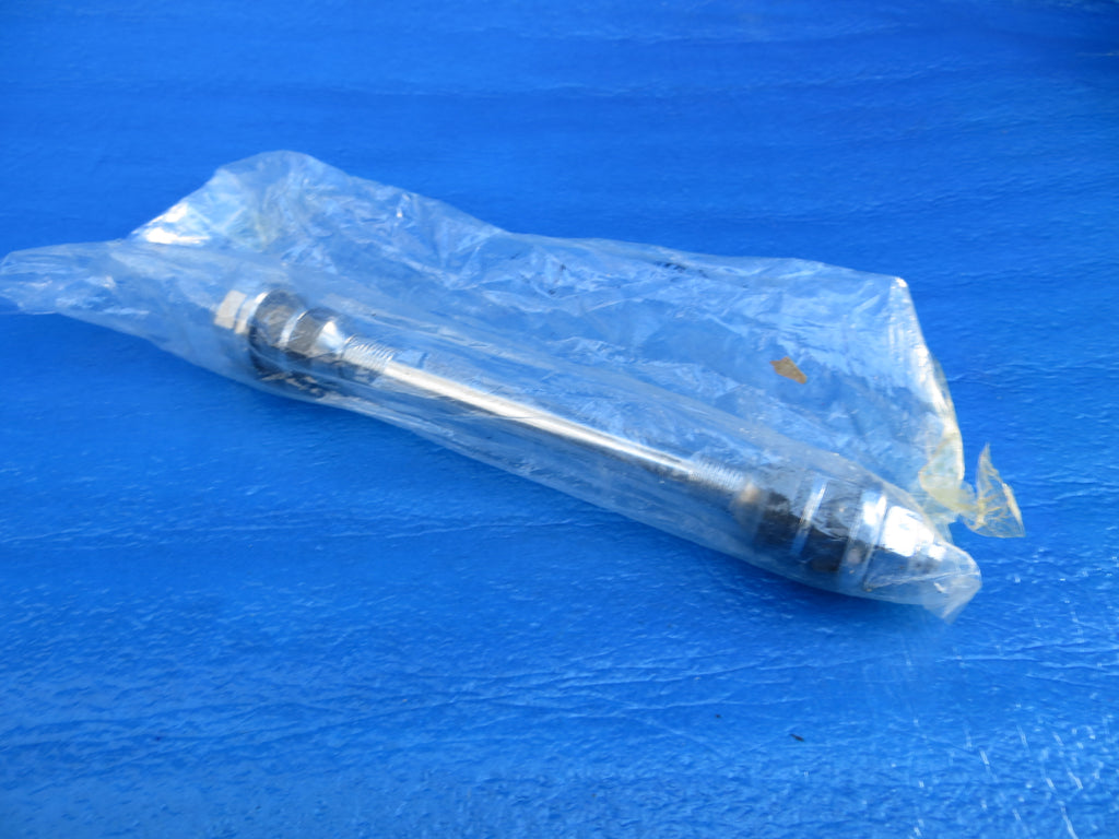 Never Used Sansin Professional 10mm Rear Axle with hub nuts and cones (24010423)