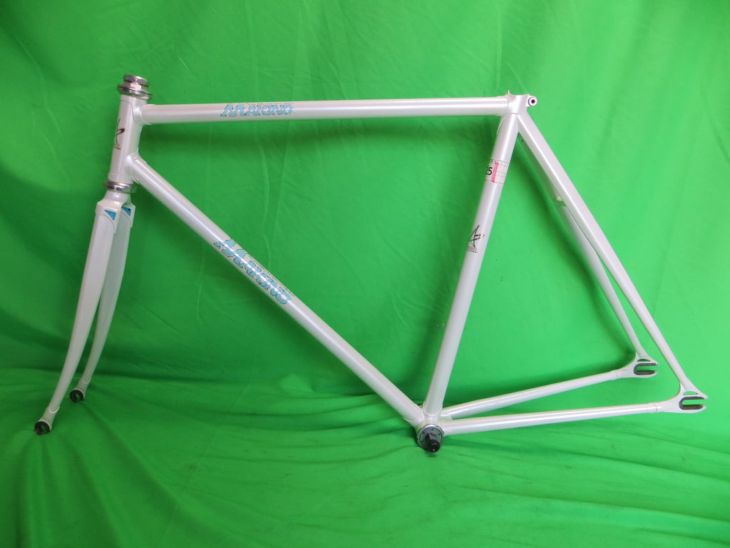 MAKINO  // White  // 52.5cm