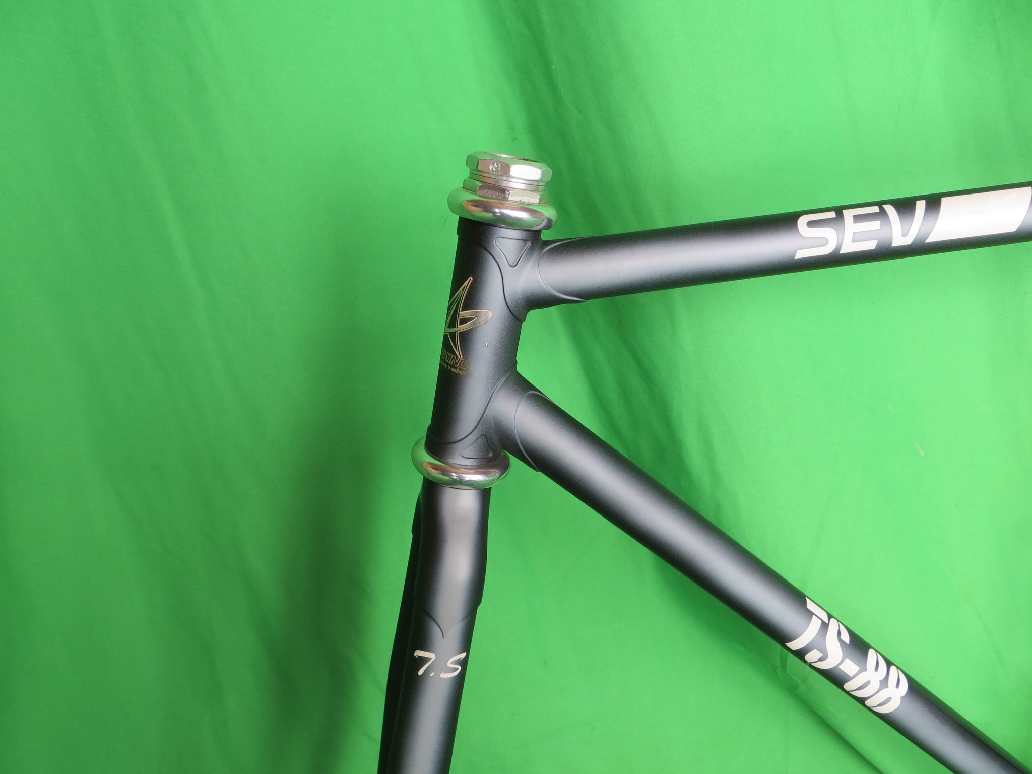 Makino Kaisei Ultima R // Matte Black with White Fade // 51.5cm