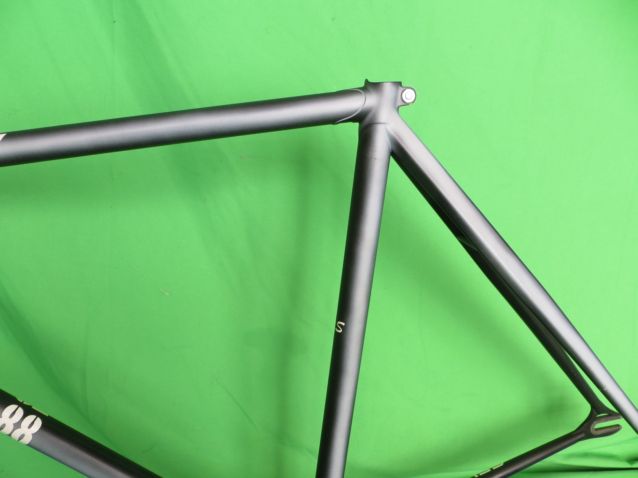 Makino Kaisei Ultima R // Matte Black with White Fade // 51.5cm