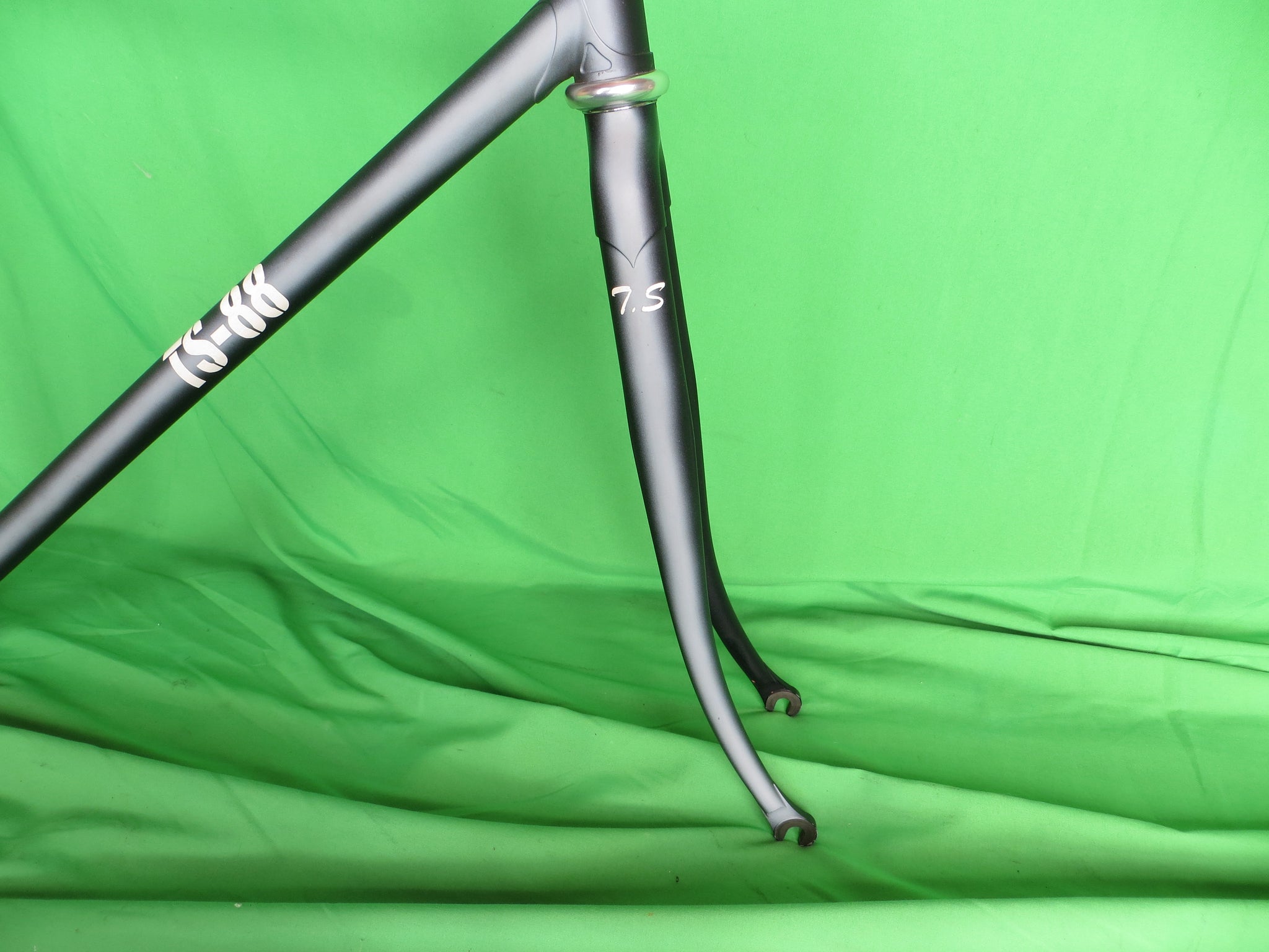 Makino Kaisei Ultima R // Matte Black with White Fade // 51.5cm
