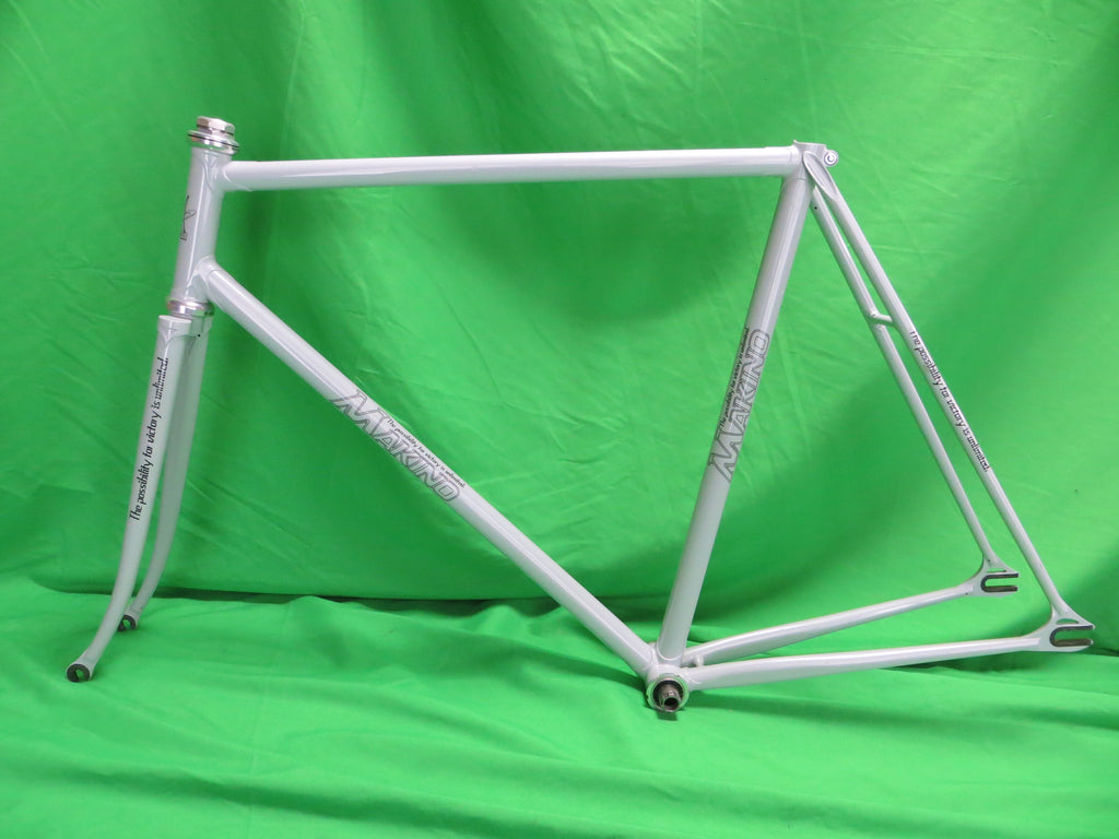 Makino // Bluish White // 55cm