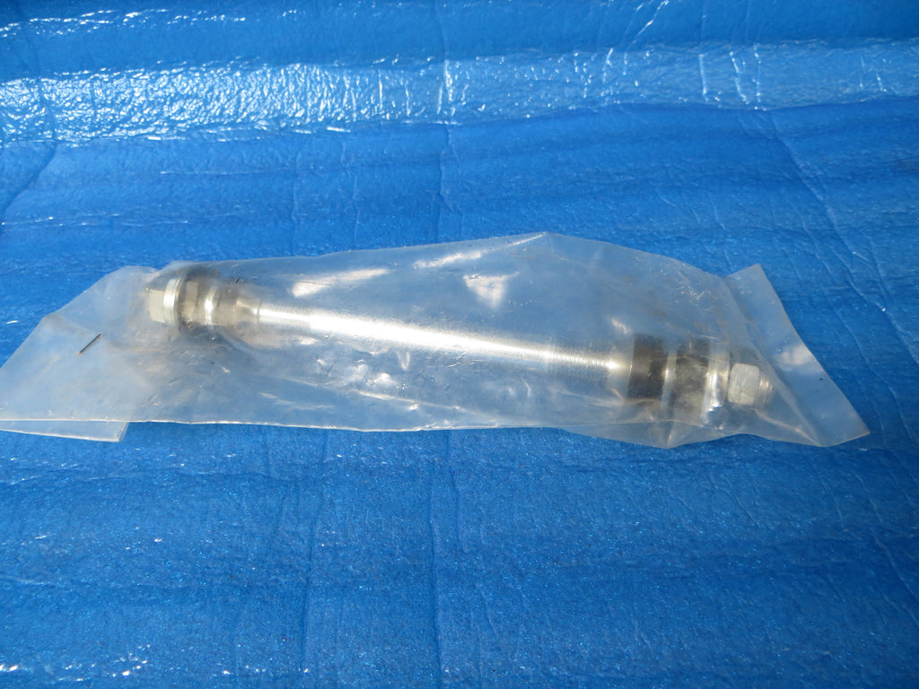 Never Used Sansin Professional 10mm Rear Axle with hub nuts and cones (25071602)