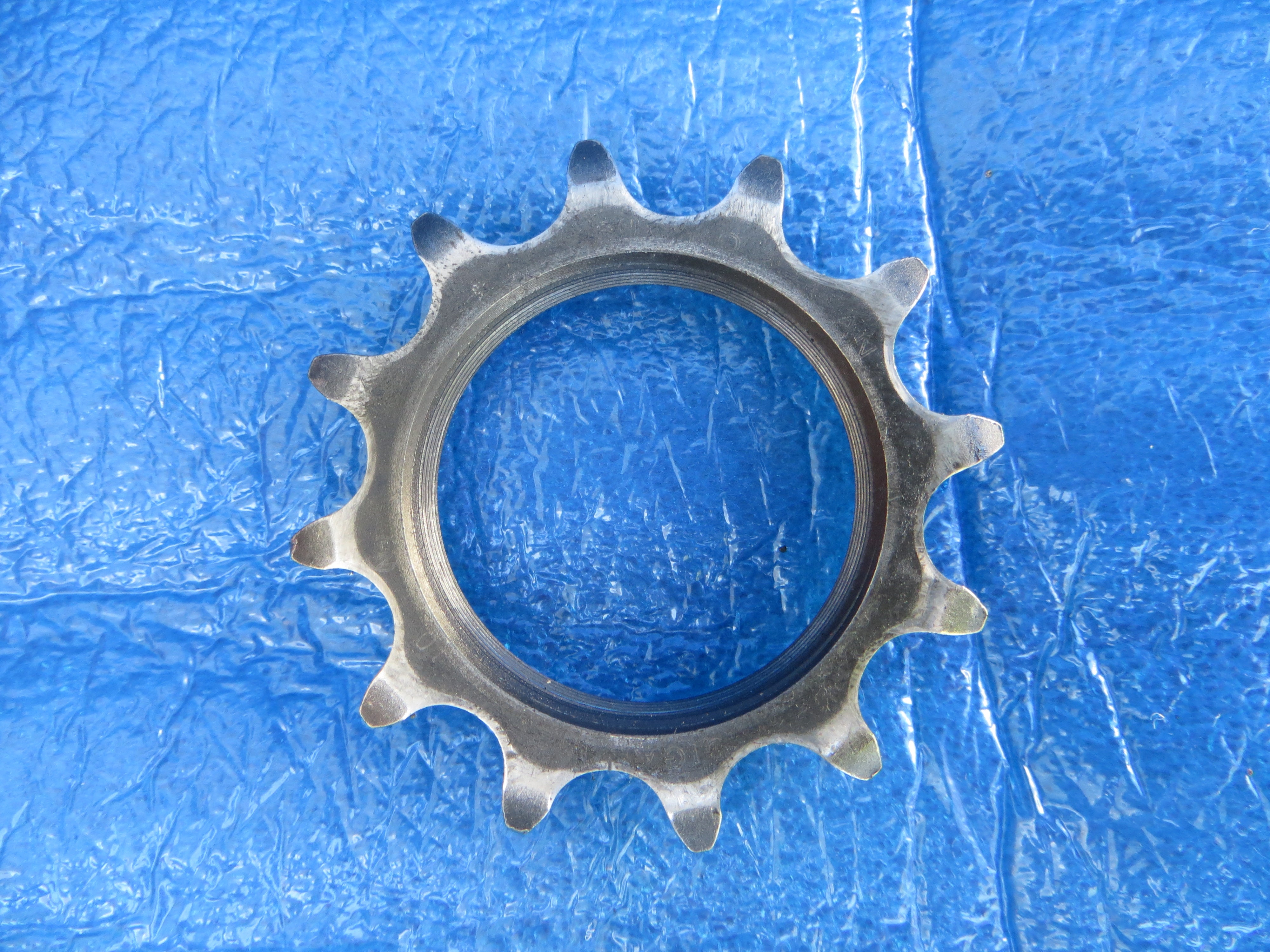 Sugino Gigas 12t 1/8” Track Cog NJS (25072000)