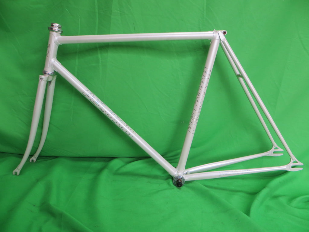 Peloton // White // 53cm