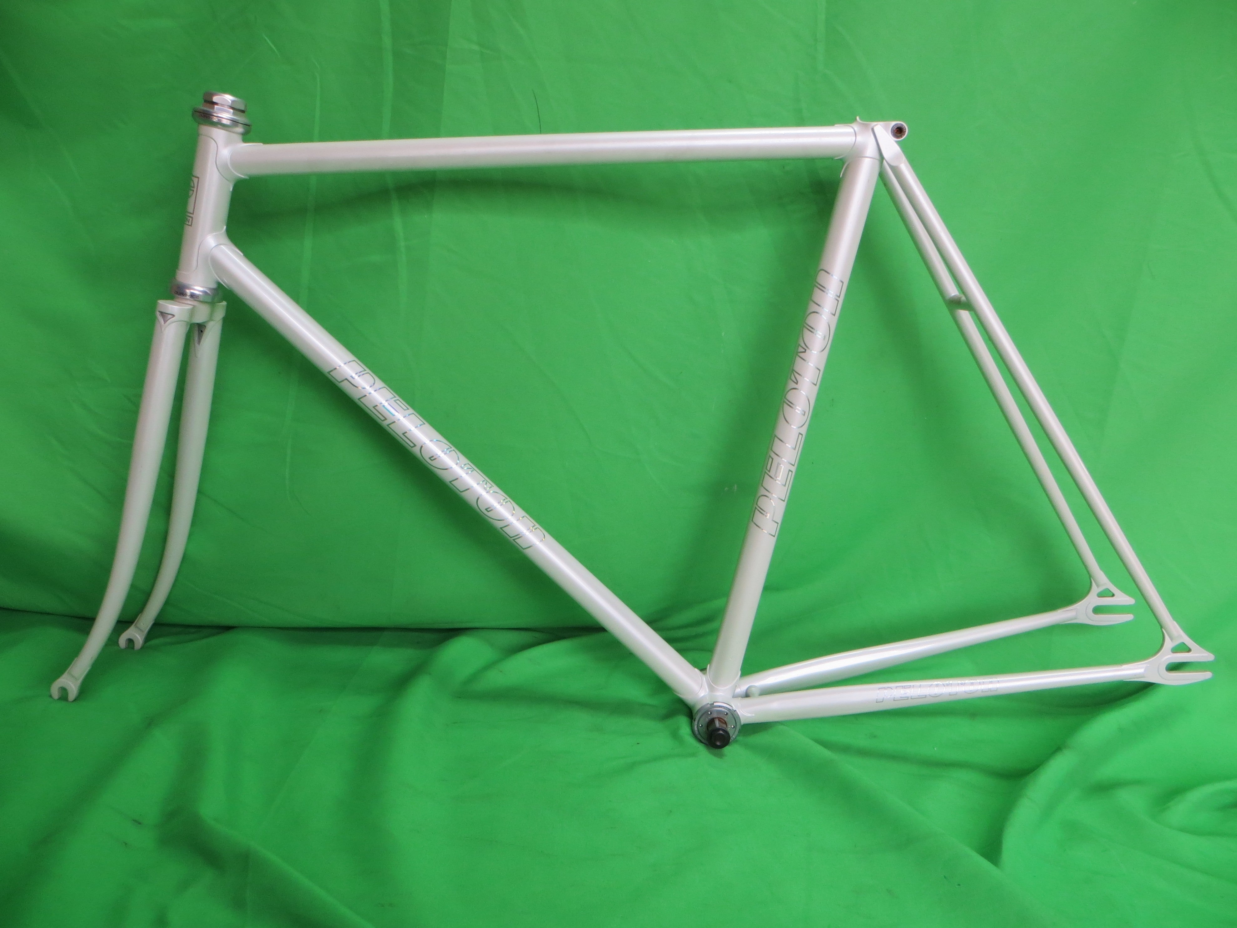 Peloton // White // 53cm