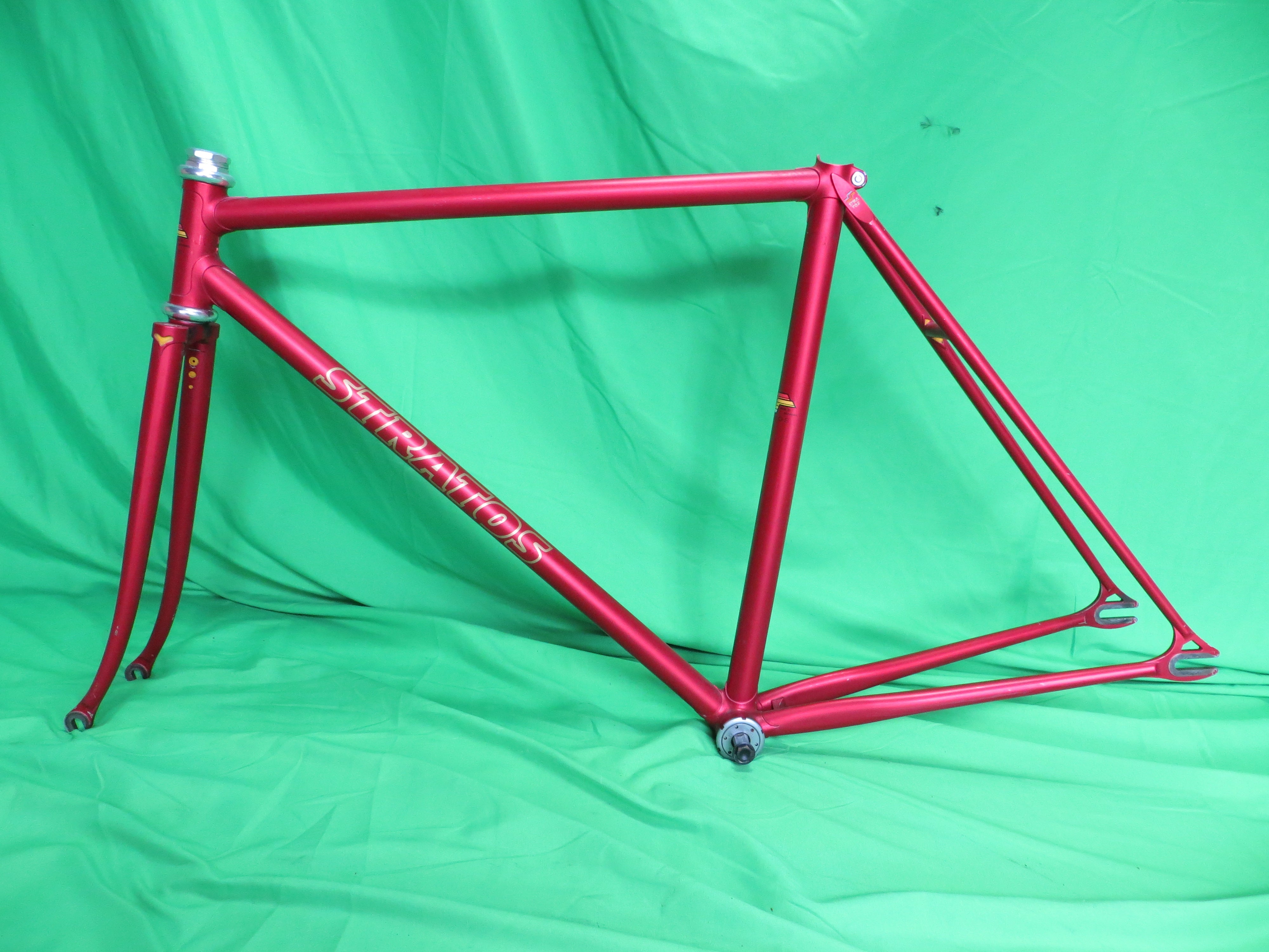 Stratos  // Matte Red  // 50.5cm