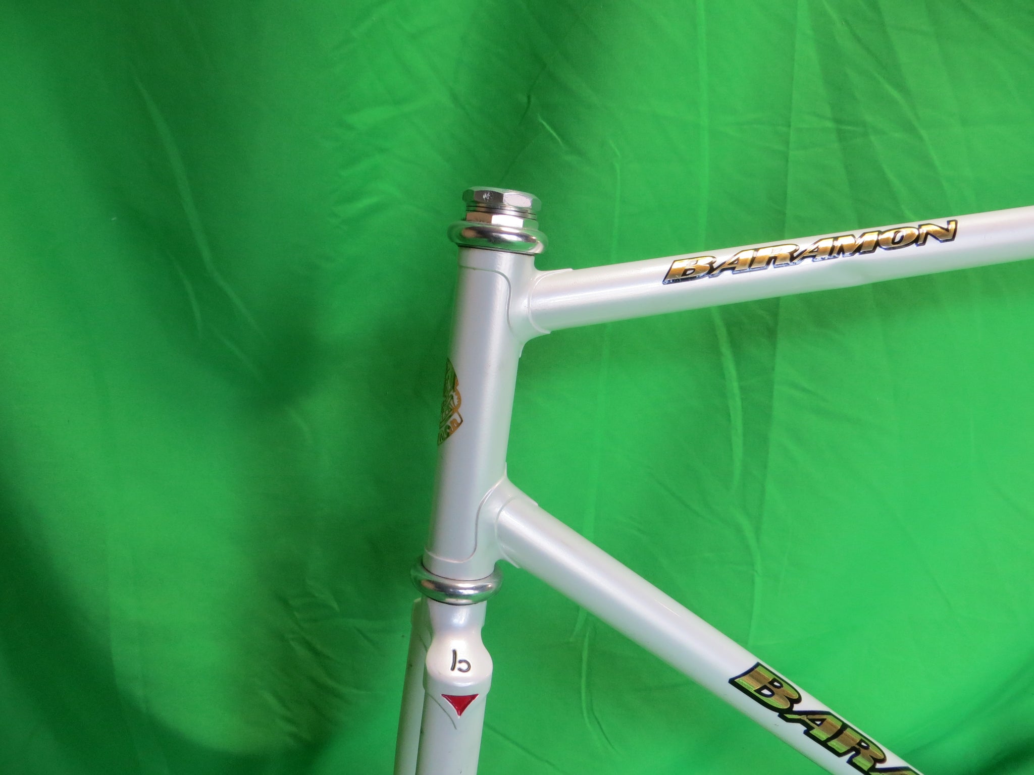 Baramon // White // 56cm – NJS EXPORT