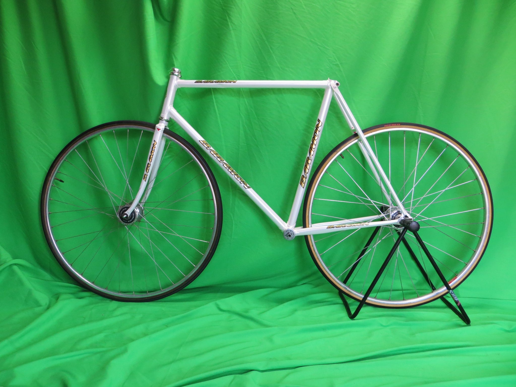 Baramon // White // 56cm – NJS EXPORT