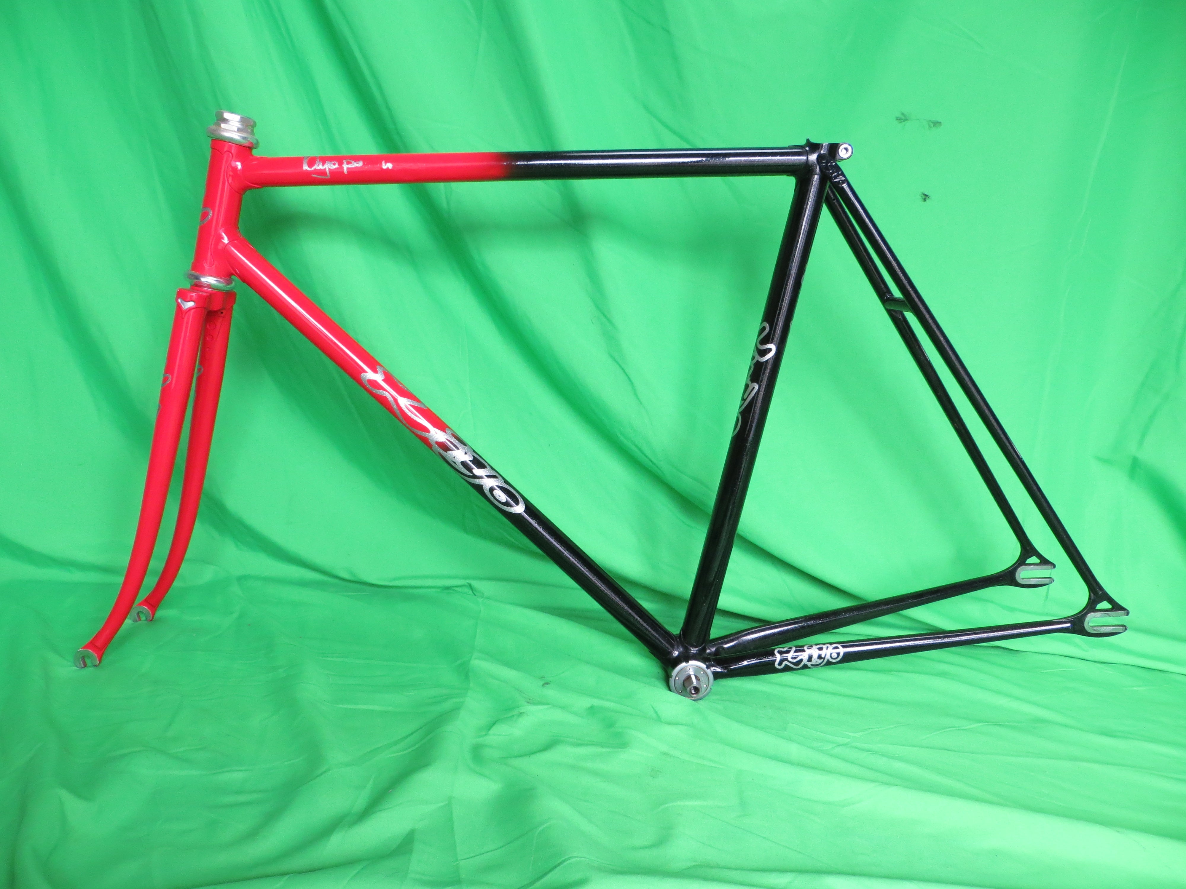 Kiyo Miyazawa // Red / Black Fade // 52.5cm
