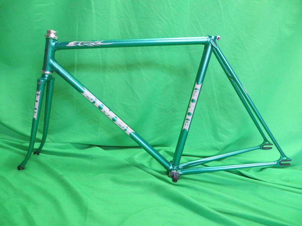 EIMEI // Green Metallic with Rainbow Flake // 52cm