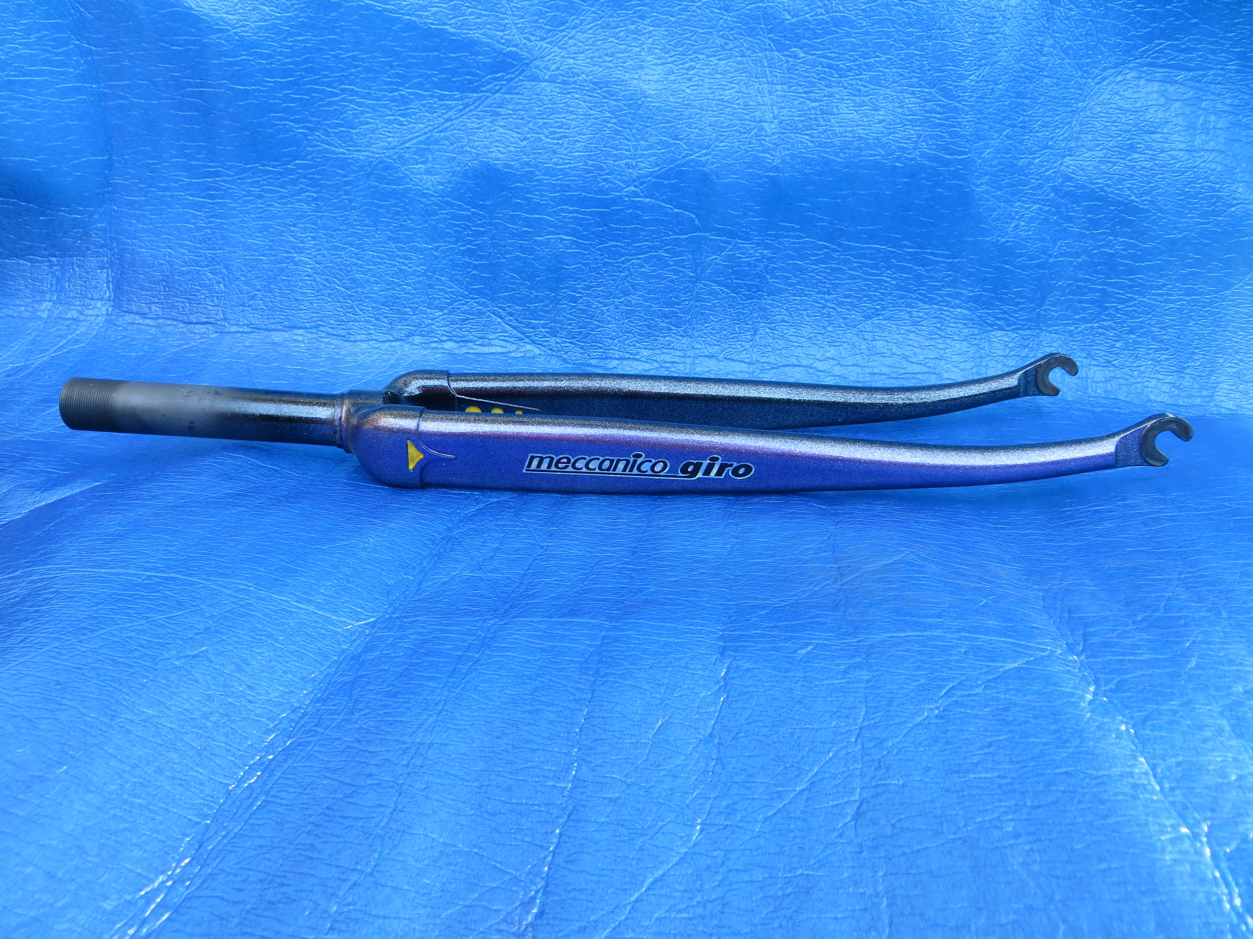 Giro Columbus Max Front Fork 132mm steering Column 9mm Slot /241221