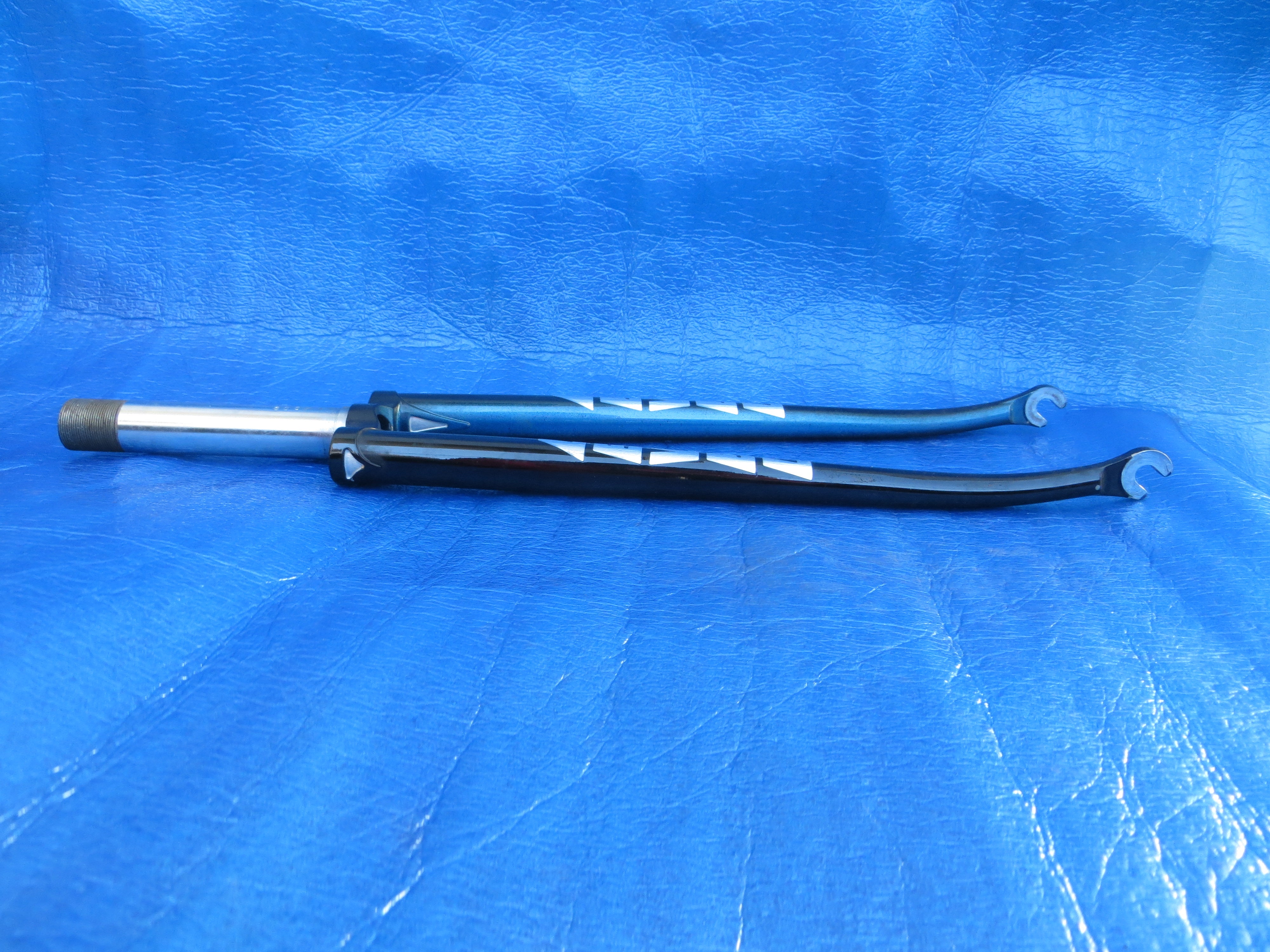 Level Front Fork 135mm Steering Colum Length /9mm Axle Slot /241221