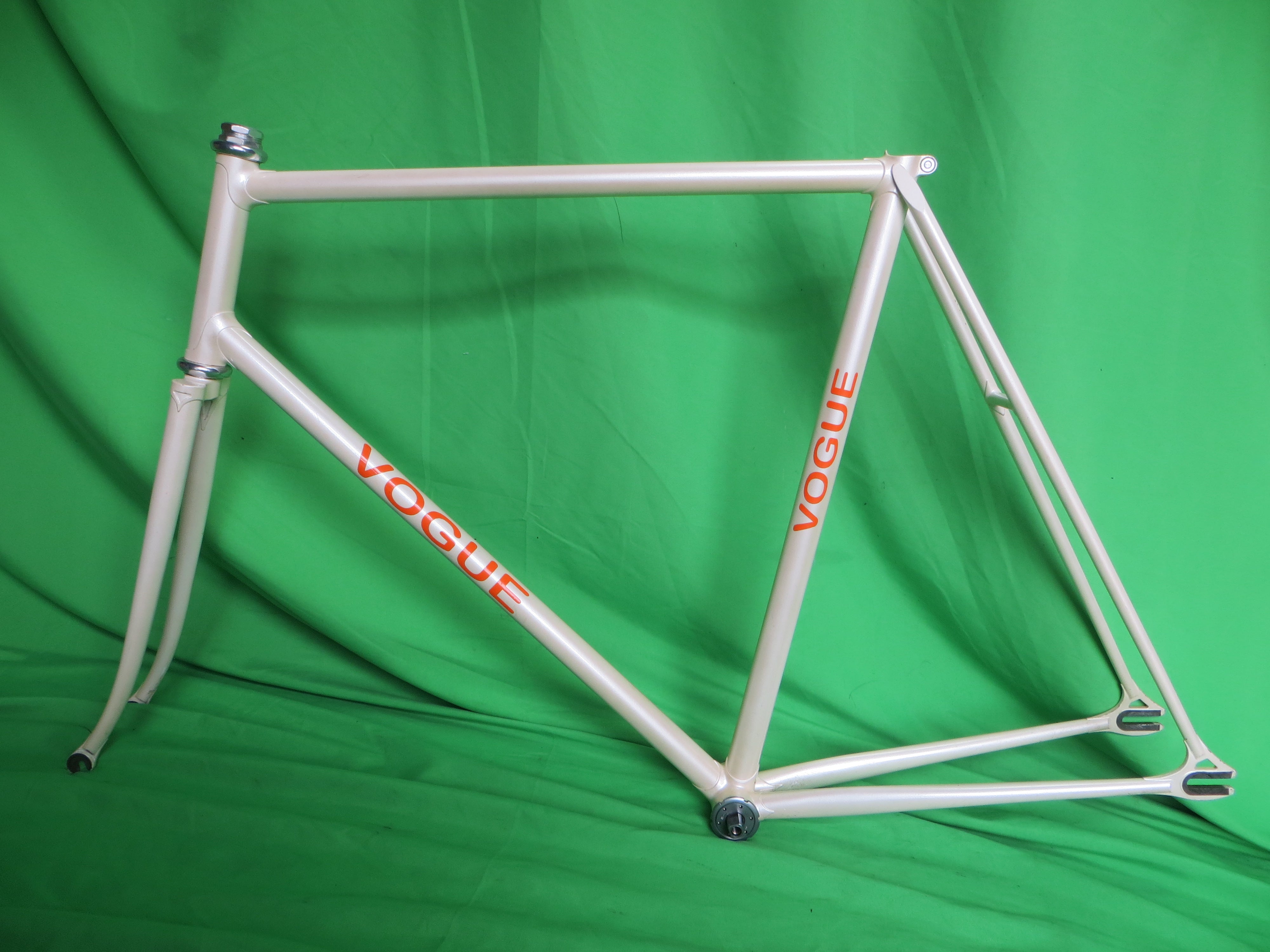 VOGUE // White // 58cm