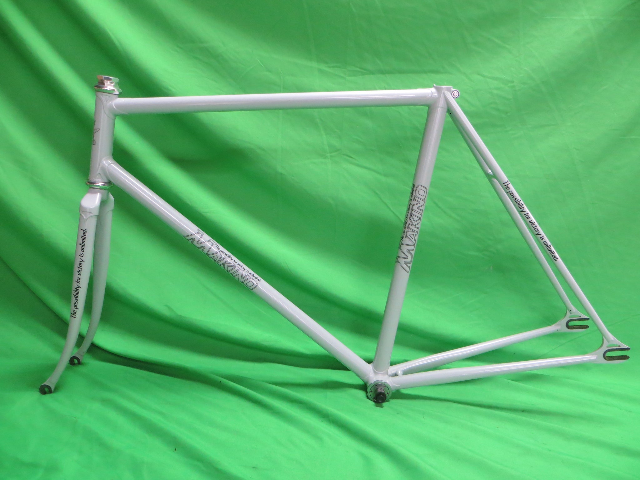 Makino // Bluish White // 53cm