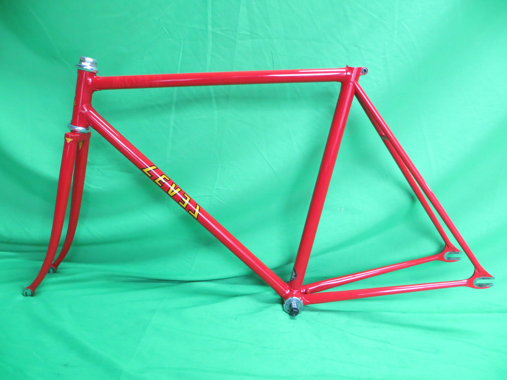 Level // Red // 51.5cm