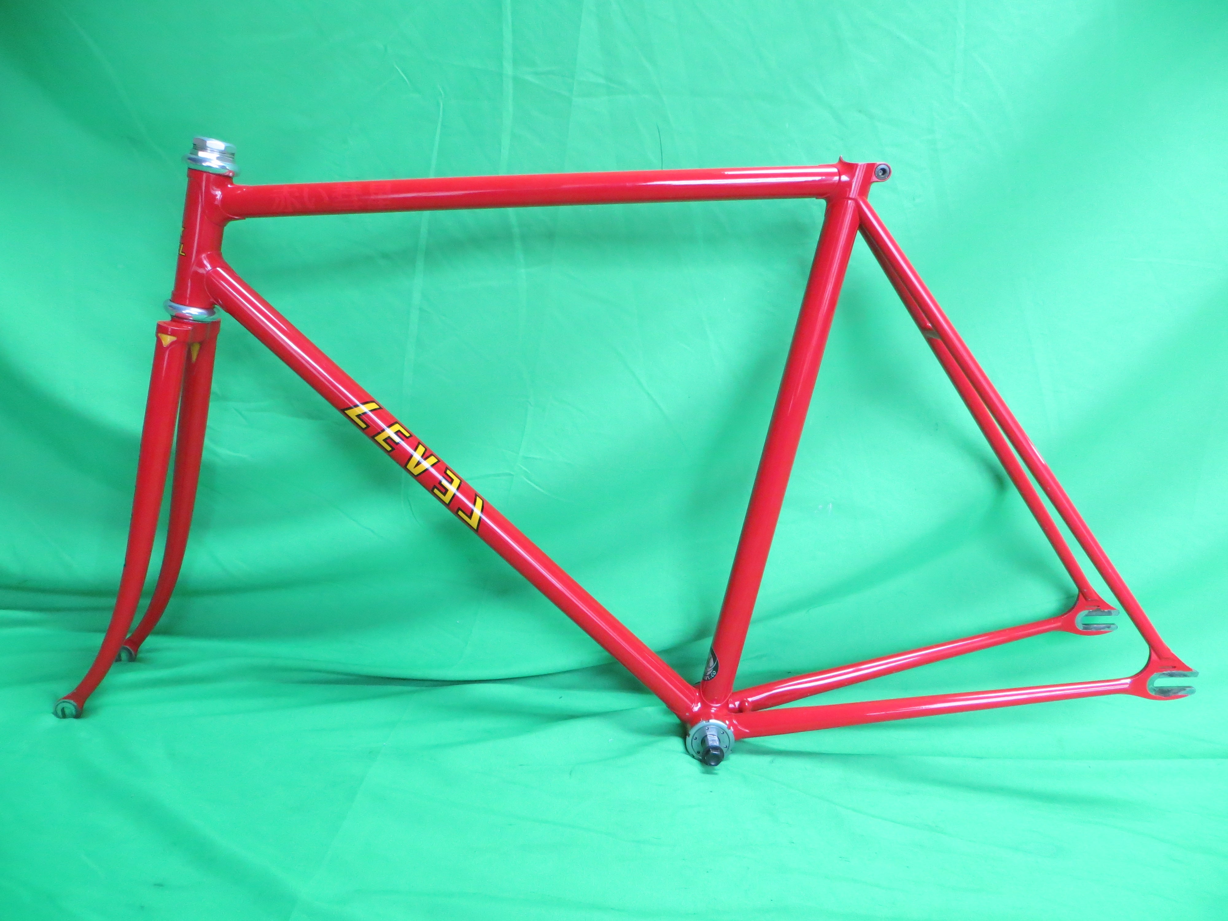 Level // Red // 51.5cm