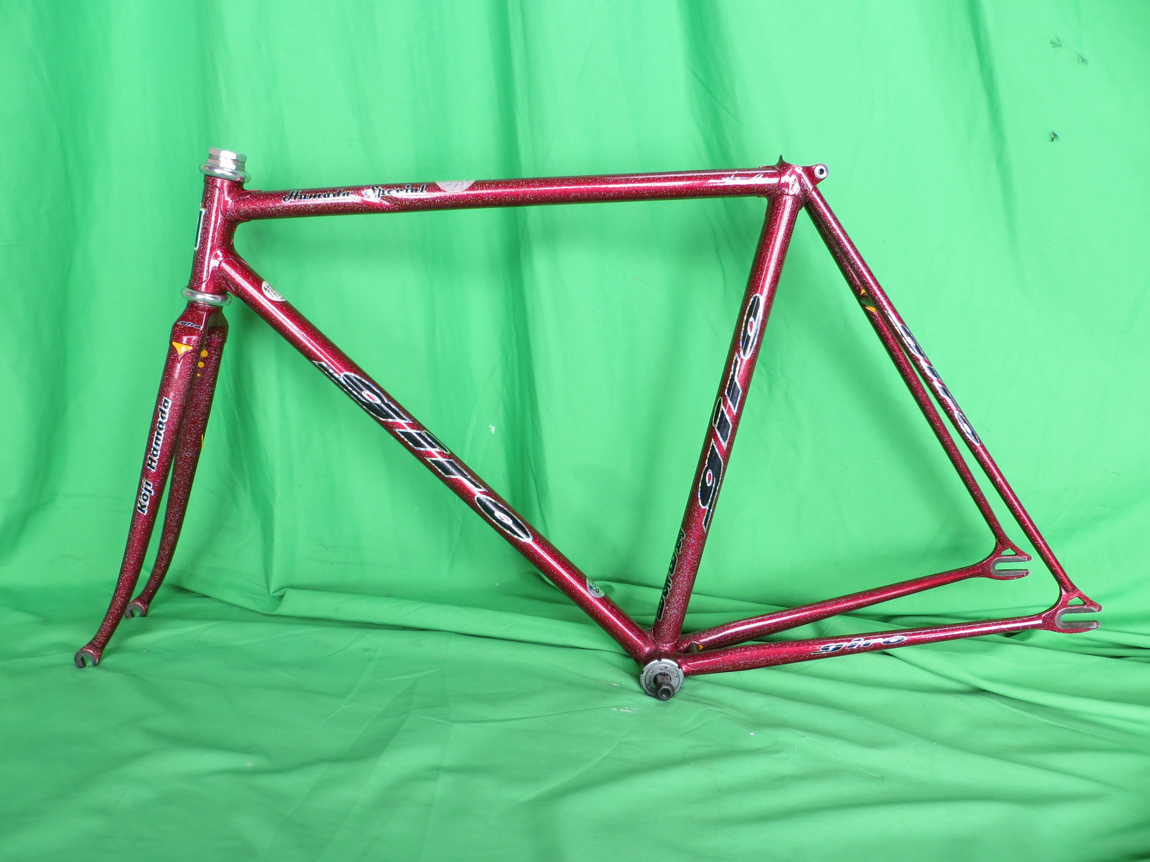 Giro // Red Metallic with Rainbow Flake // 51cm