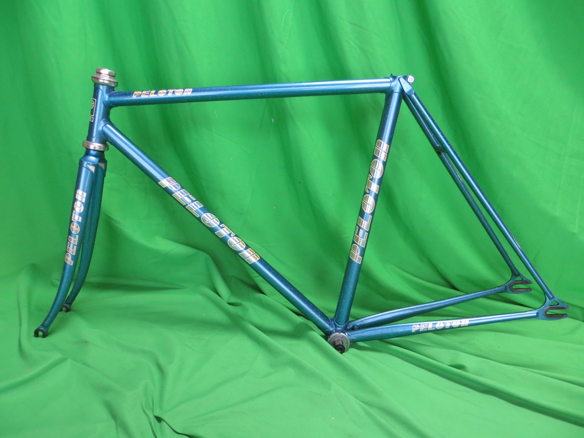 Peloton // Light Blue Metallic Metallic with Rainbow Flake // 51cm