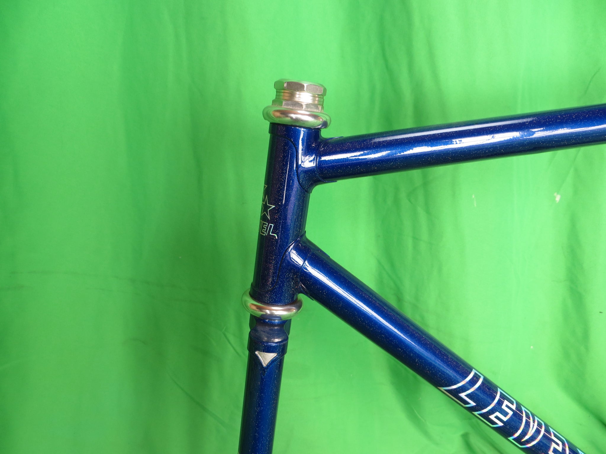 Level // Deep Blue Metallic with Fine Rainbow Flake // 52cm – NJS