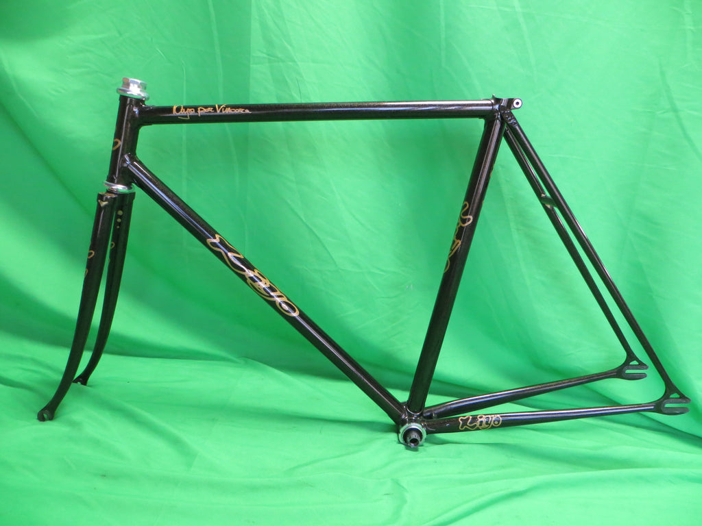 Kiyo Miyazawa // Black with Fine Gold Flake // 53cm