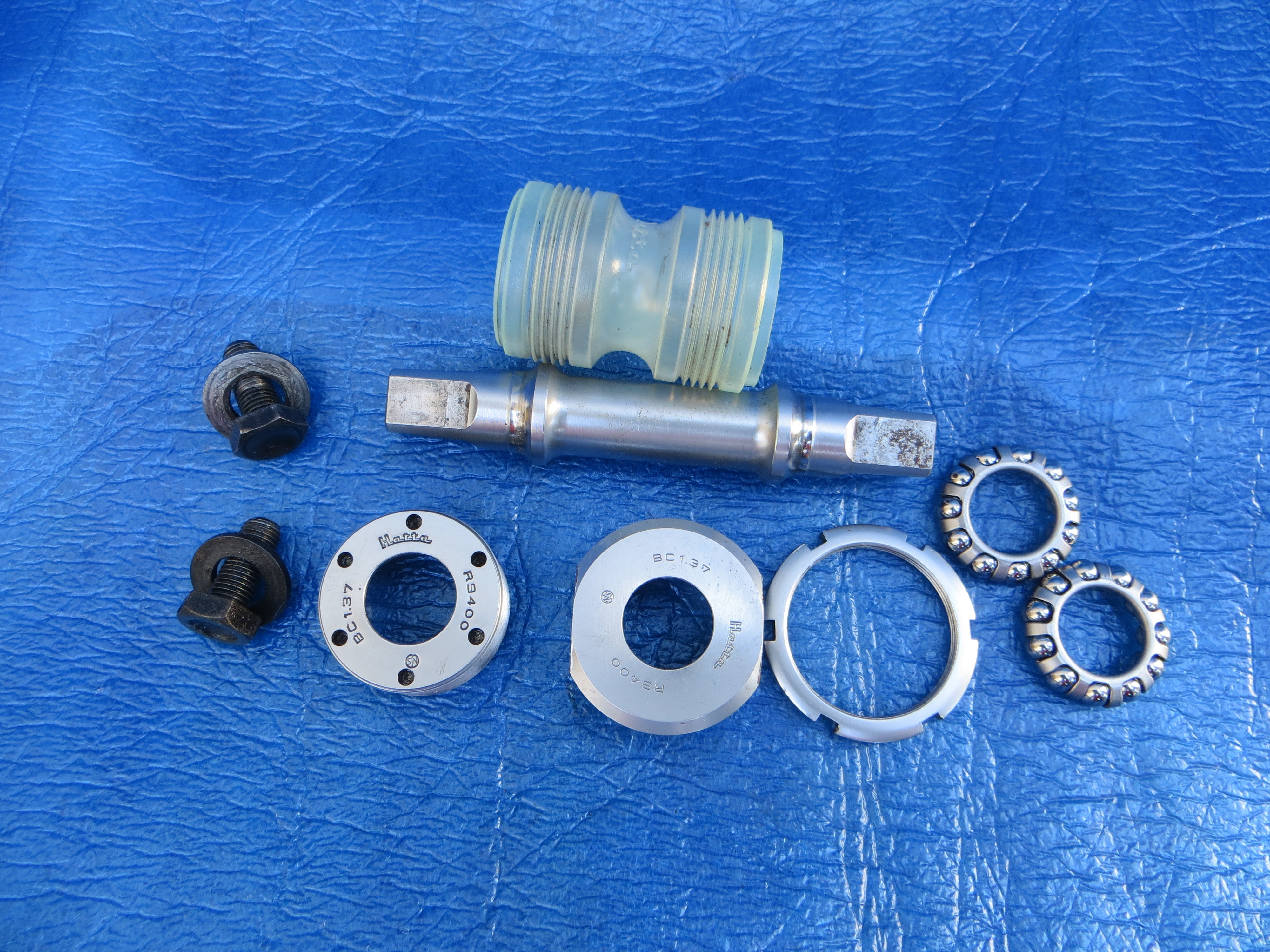 Hatta R9400 NJS Bottom Bracket (25010206)