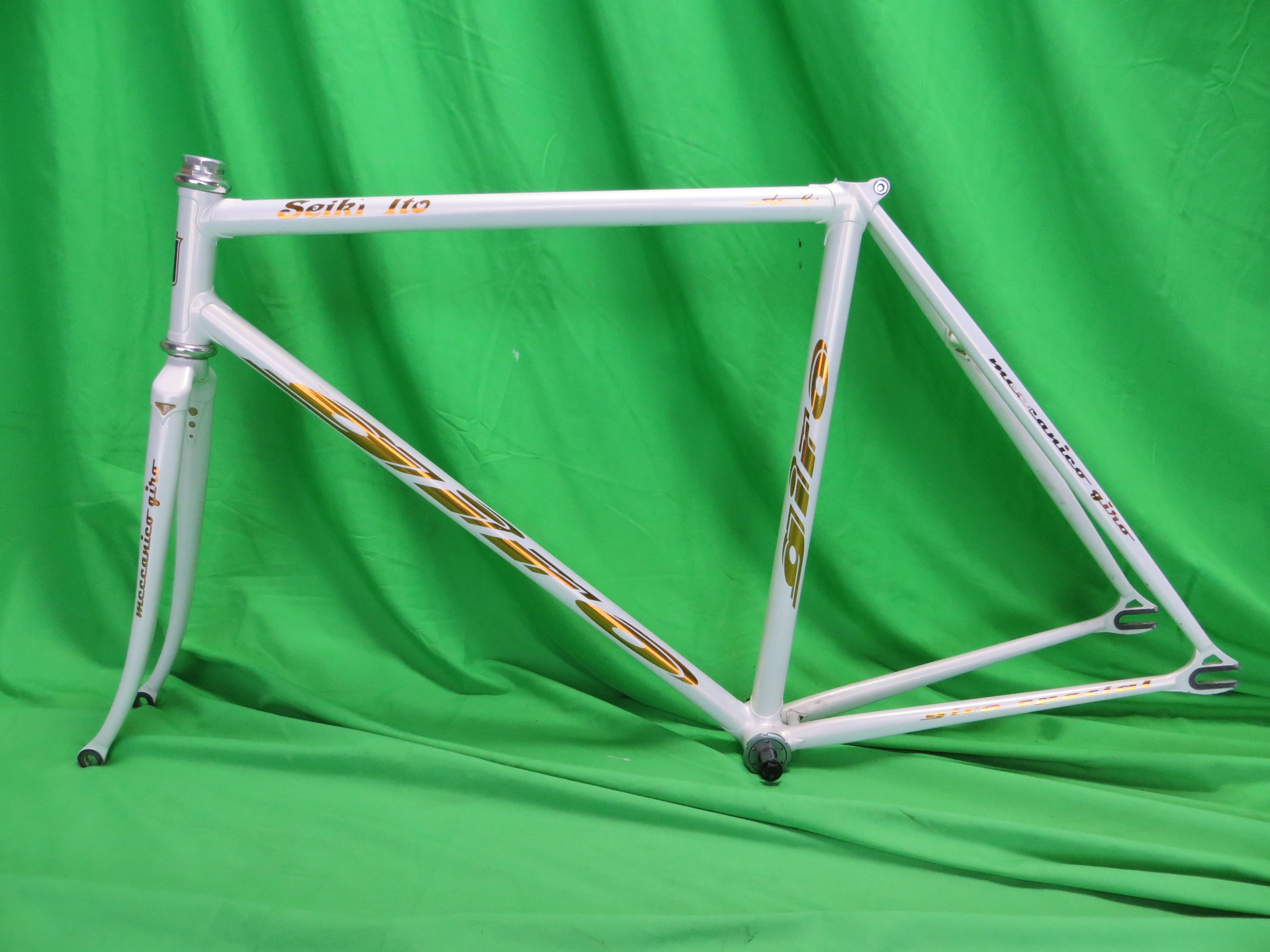 GIRO // White // 50.5cm