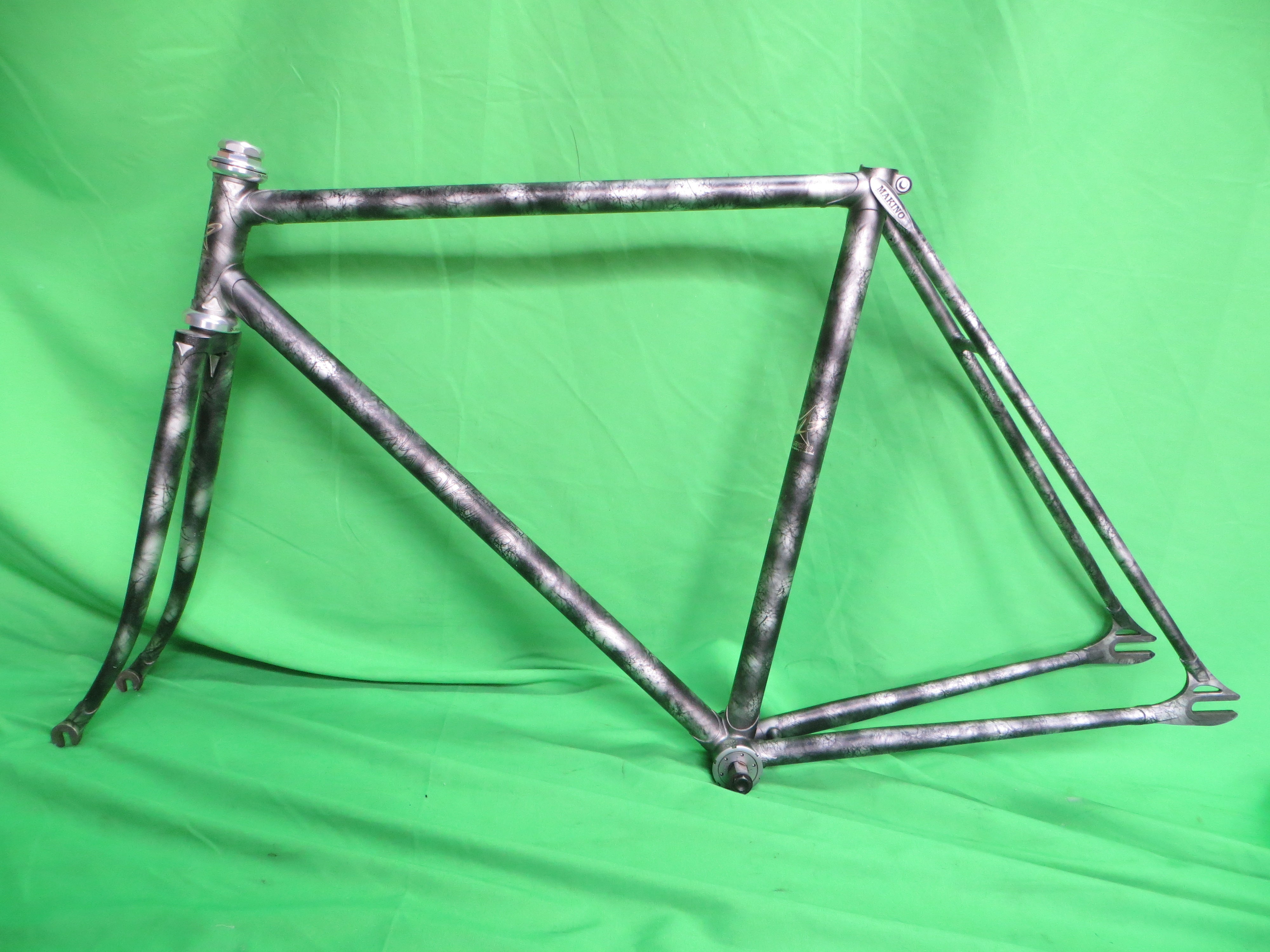 MAKINO // Matte Silver Black Marble // 51cm