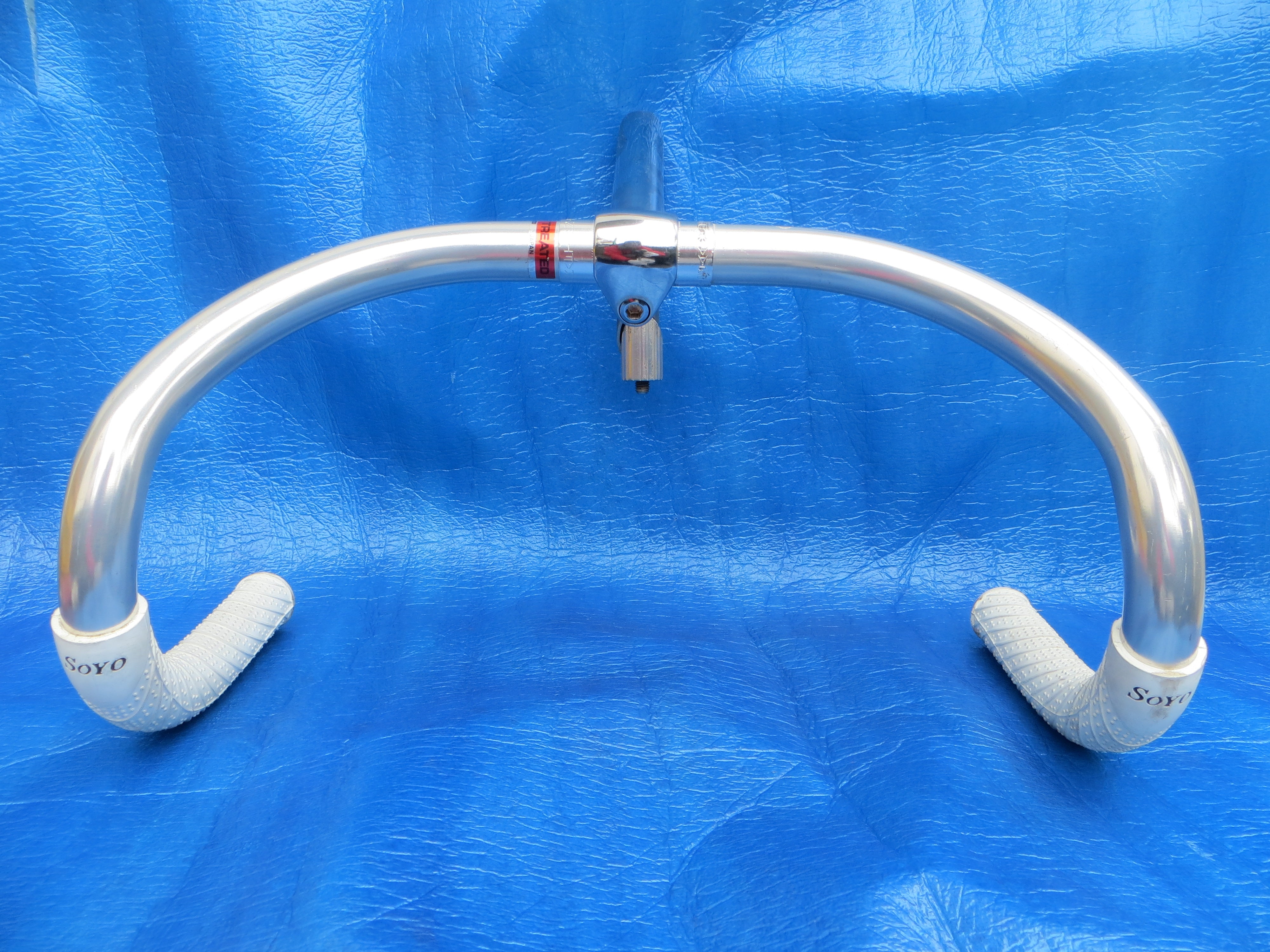 B123 370mm AA NJS Handlebar, Nitto Jaguar 140mm/58 Degree Steel NJS Stem,  Soyo Grips  (25010308)