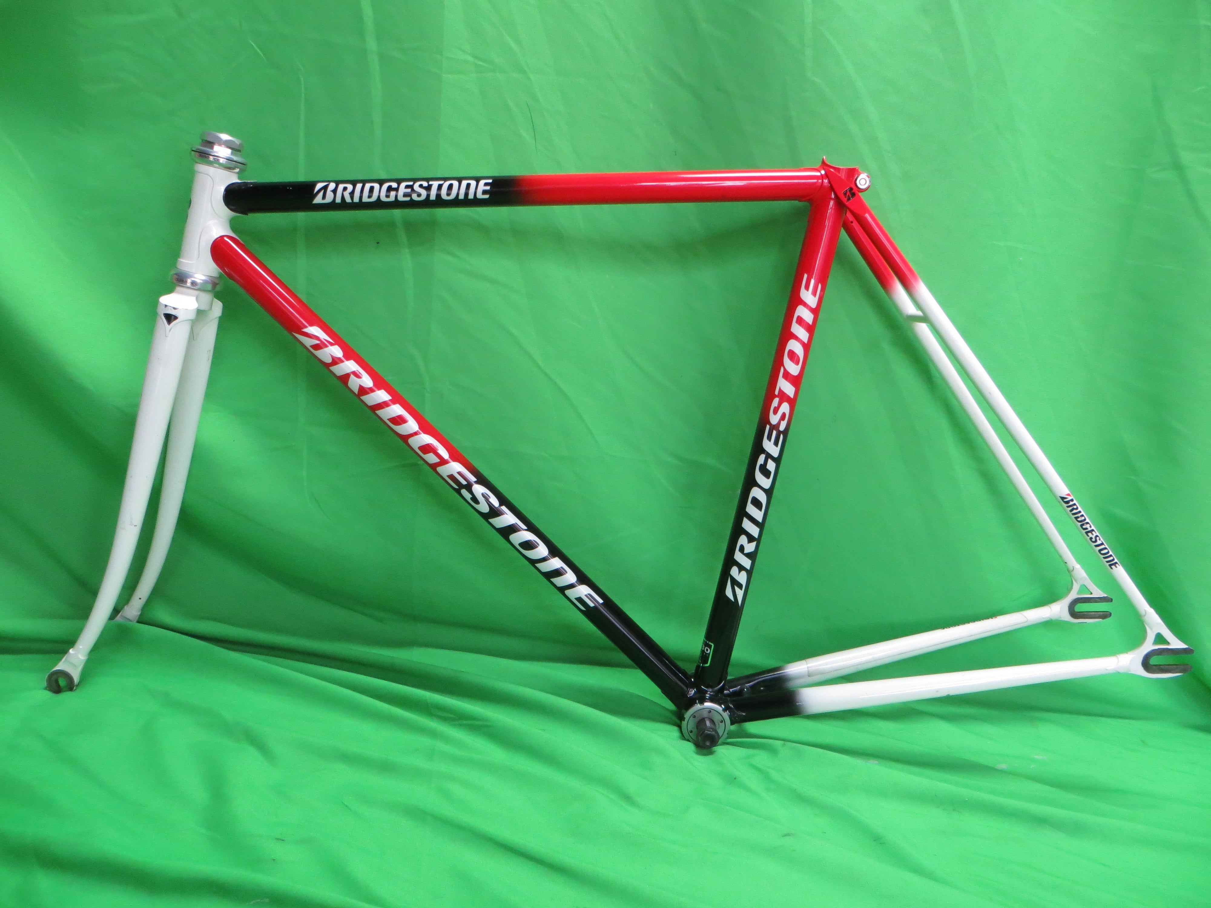 Bridgestone Kaisei 8630R // White/Black/Red Tri-color // 49.5cm
