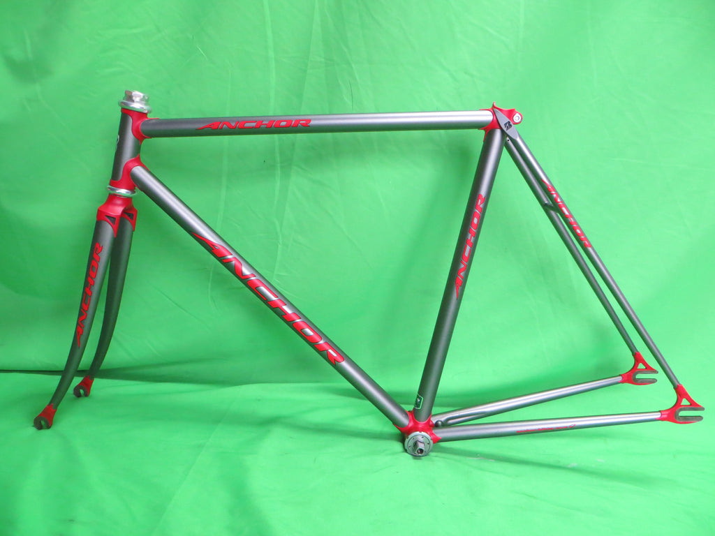 Anchor // Matte Gray Red Lugs // 51cm