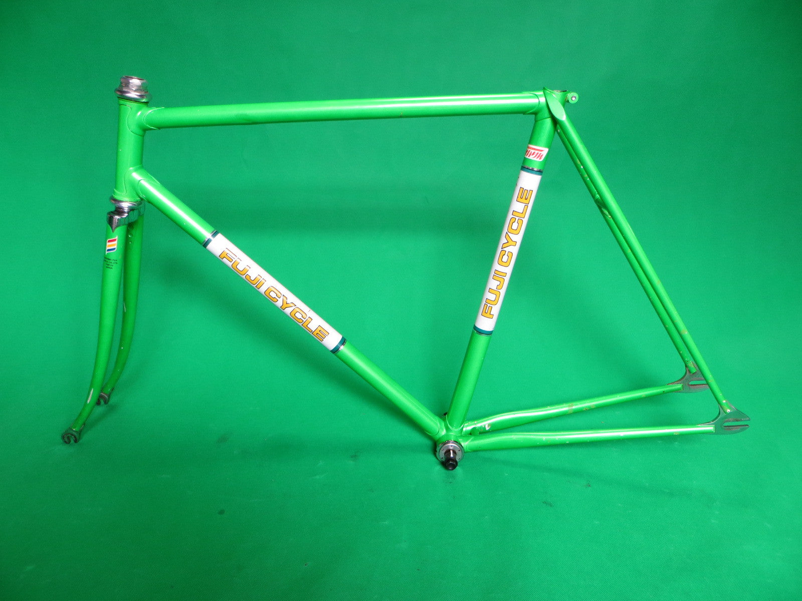 NICHIBEI FUJI // vintage green metallic 1980 // 53cm