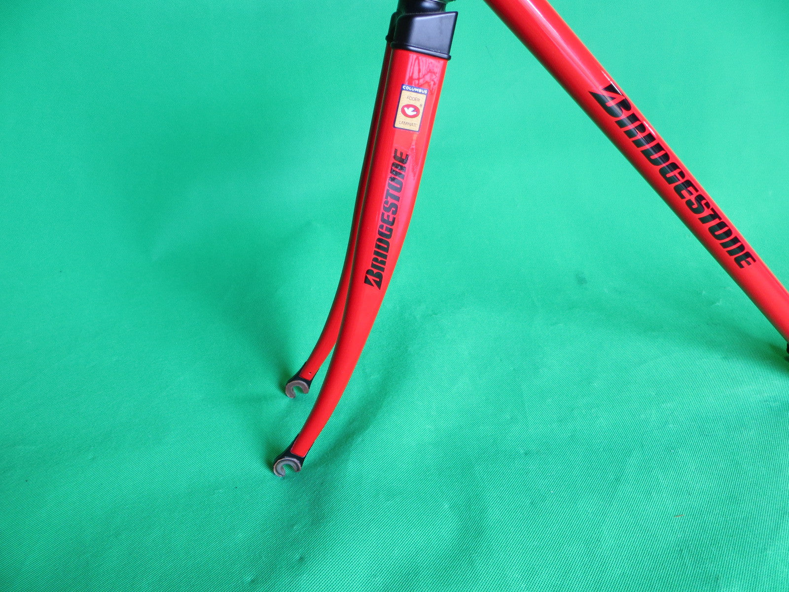 Bridgestone // red / matte black lugs // COLUMBUS MAX fork