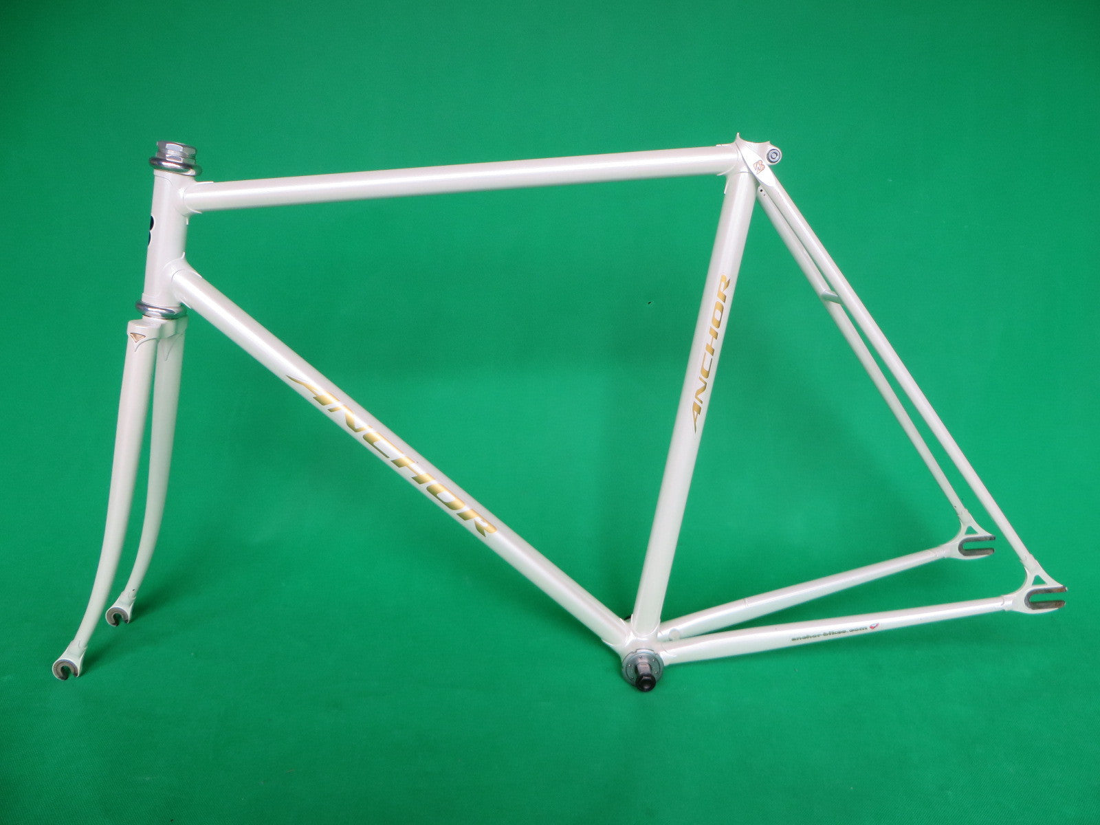 Anchor // White w. Gold Decals 2011 // 52.5cm