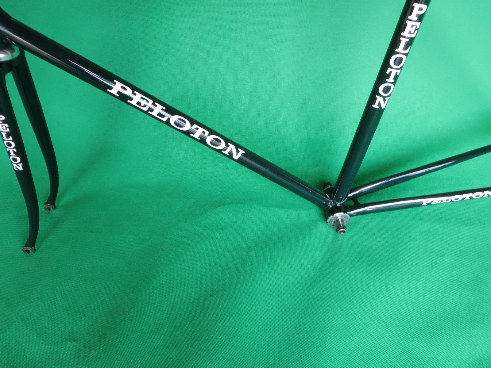 Peloton Dark Green {53.5cm} – NJS EXPORT