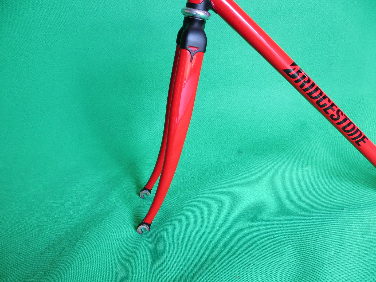 BRIDGESTONE // red w/matte black lugs // COLUMBUS MAX fork