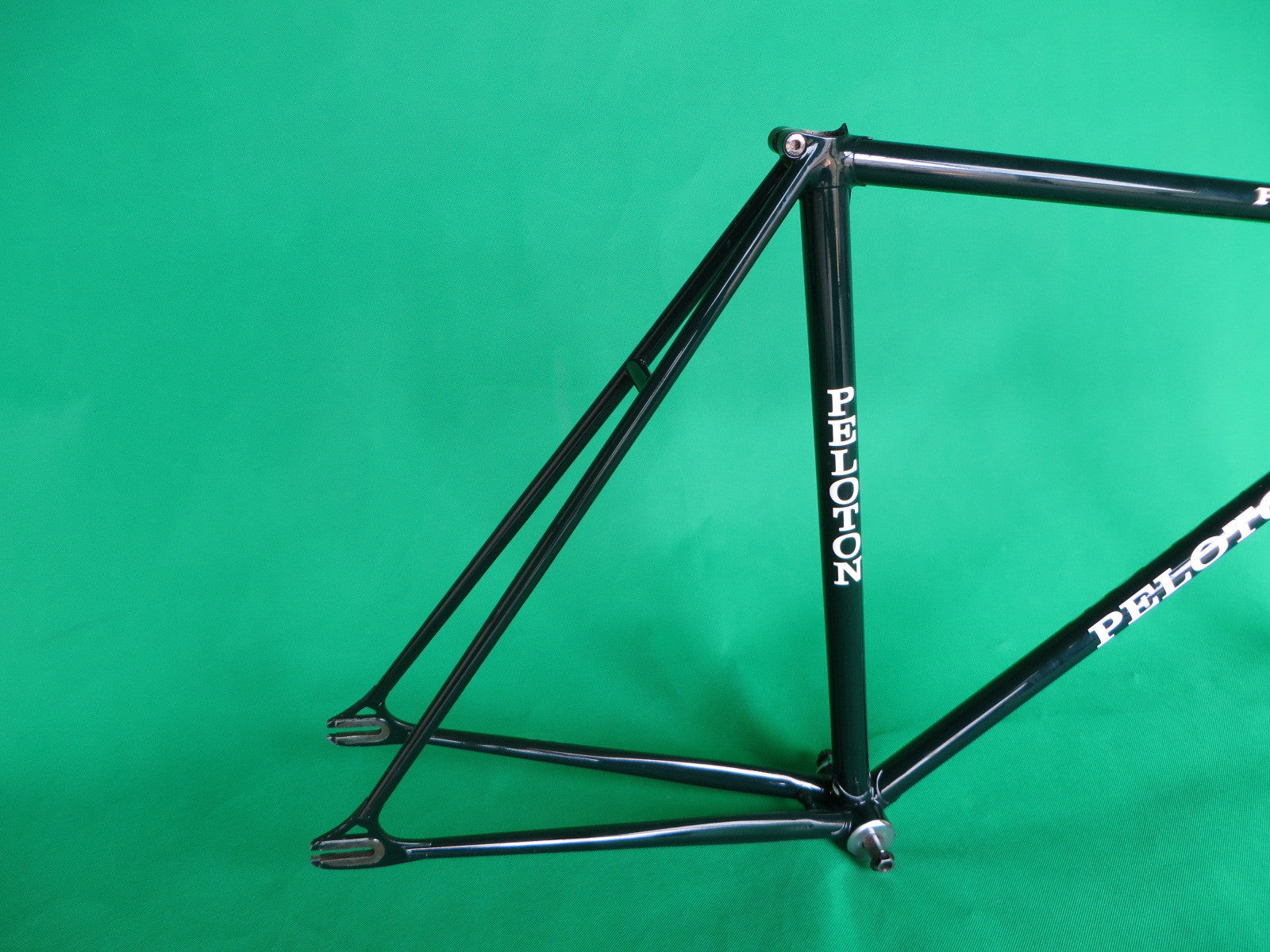 Peloton Dark Green {53.5cm} – NJS EXPORT