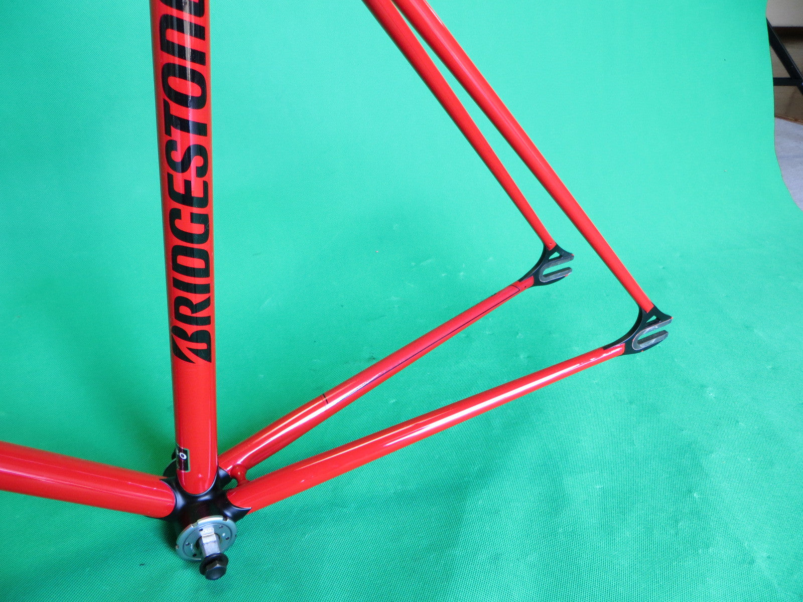 BRIDGESTONE // red w/matte black lugs // COLUMBUS MAX fork