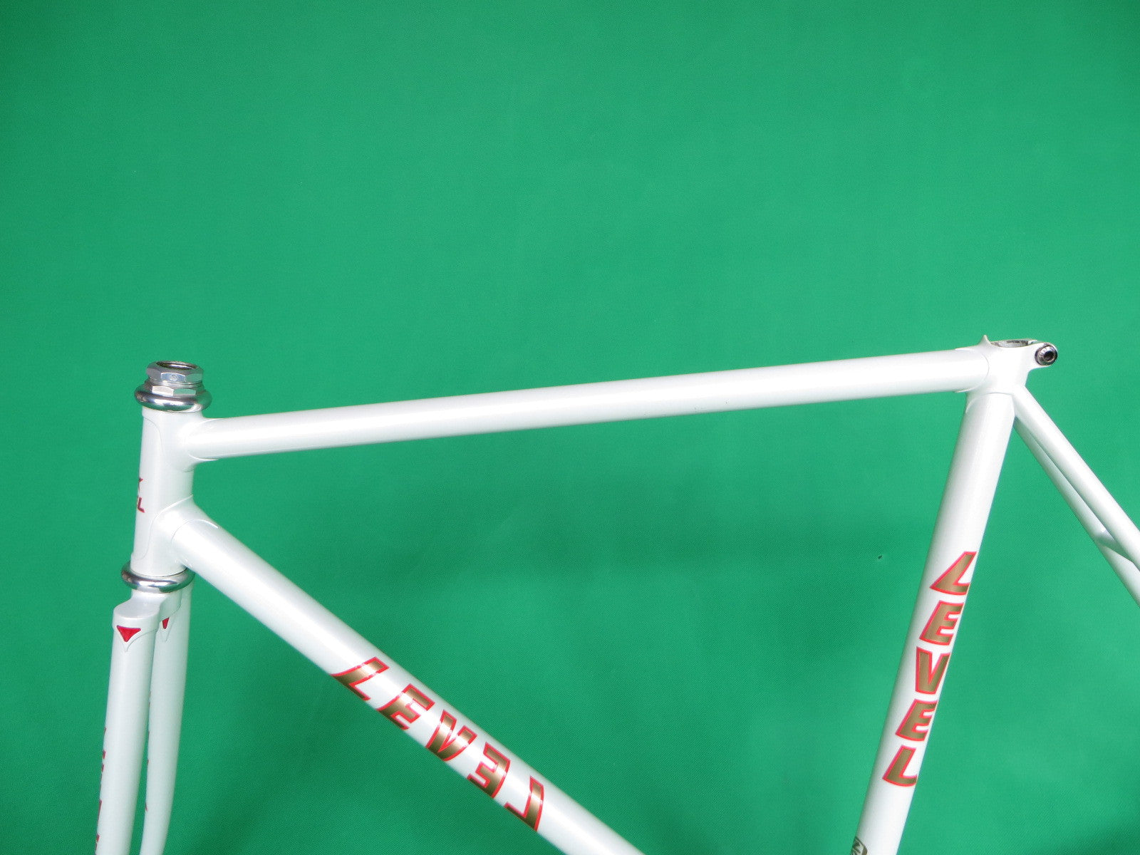 Level White (51.5cm) – NJS EXPORT