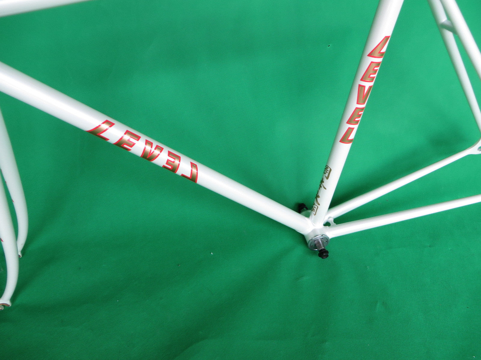 Level White (51.5cm) – NJS EXPORT