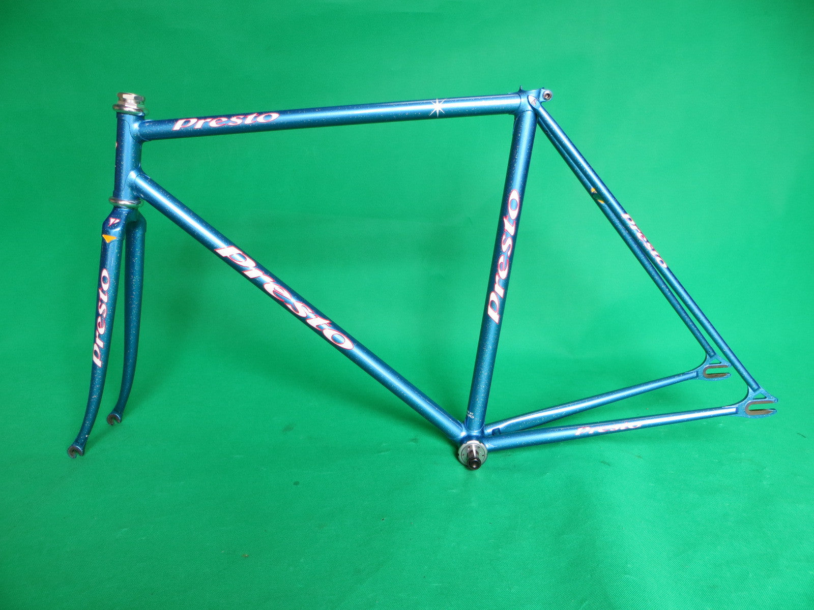 PRESTO // light blue metallic with rainbow flake // 51cm