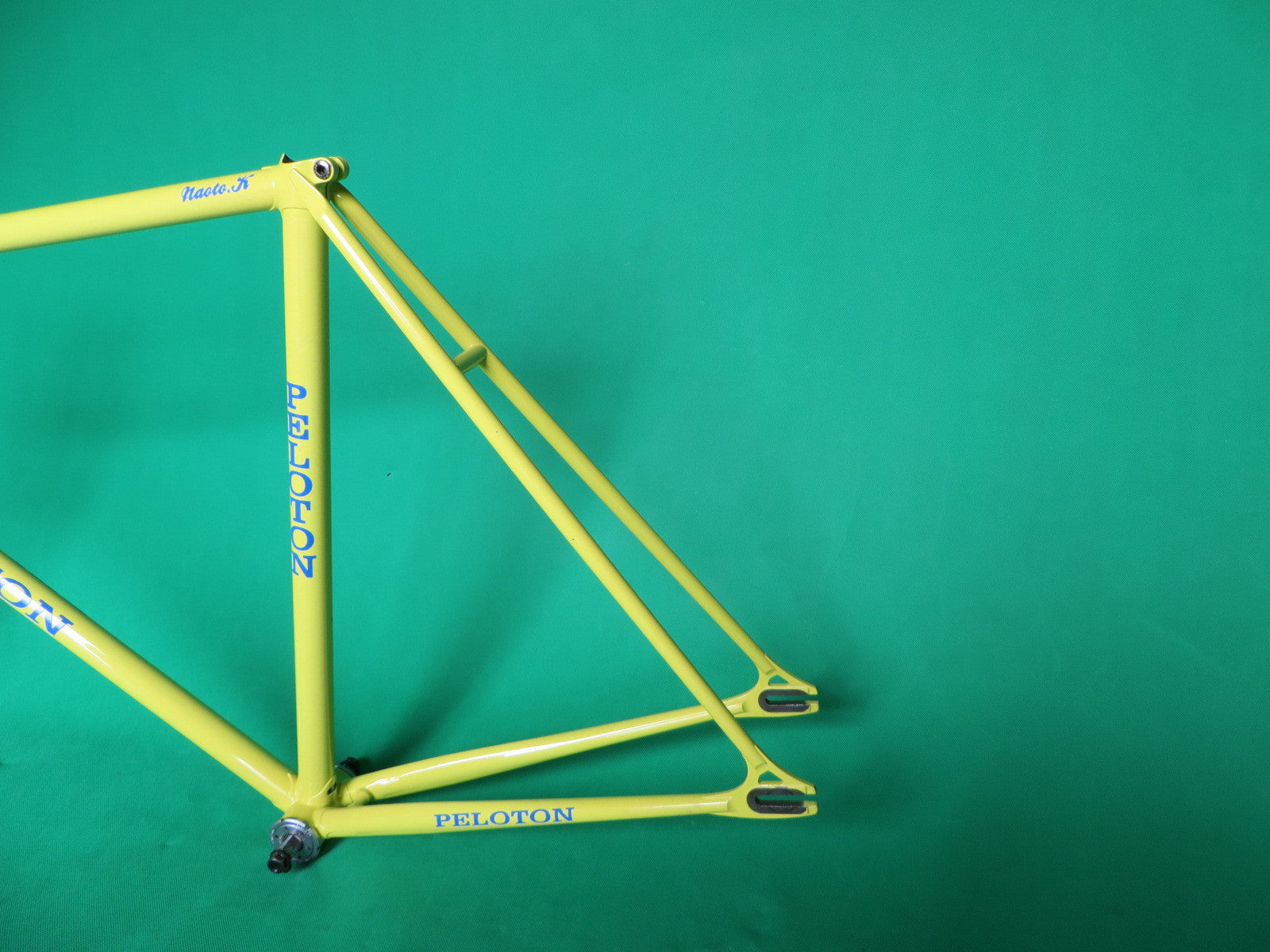Peloton Yellow/Gold Flake (52.5cm) – NJS EXPORT