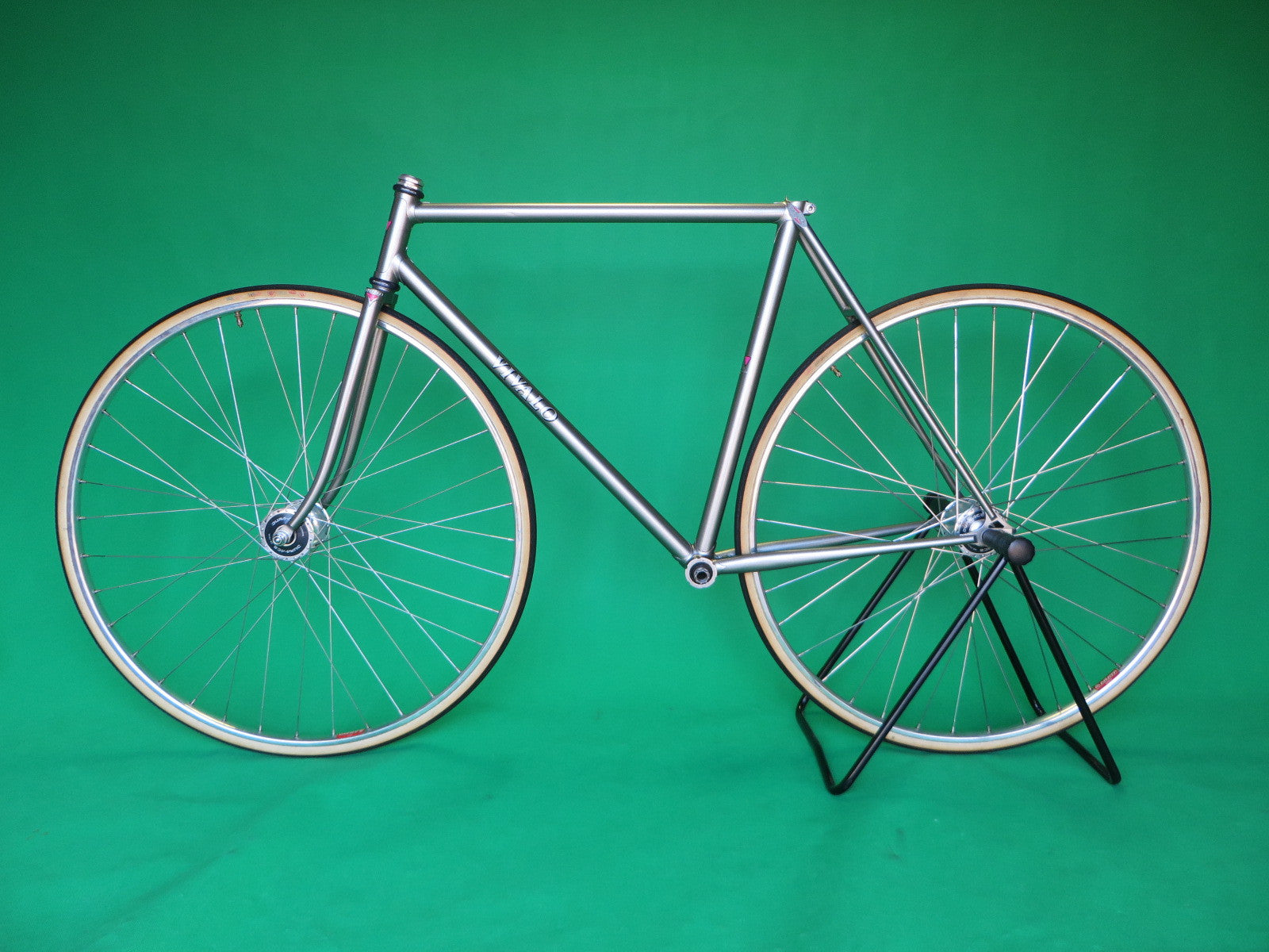VIVALO // grey-silver 2002 // 51cm – NJS EXPORT