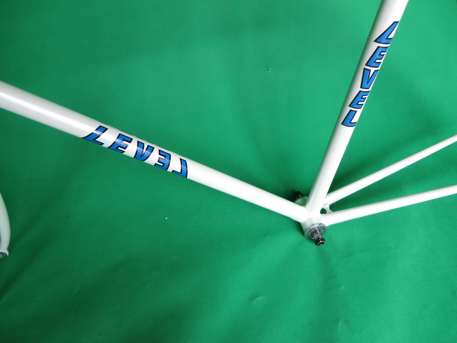 Level White (53cm) – NJS EXPORT