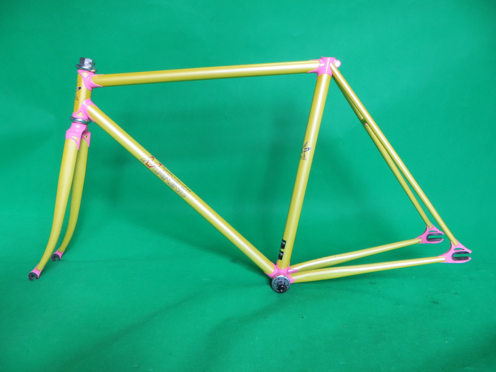 MAKINO // Yellow with Pink lugs // Kasei 4130 + 8630 // 51cm