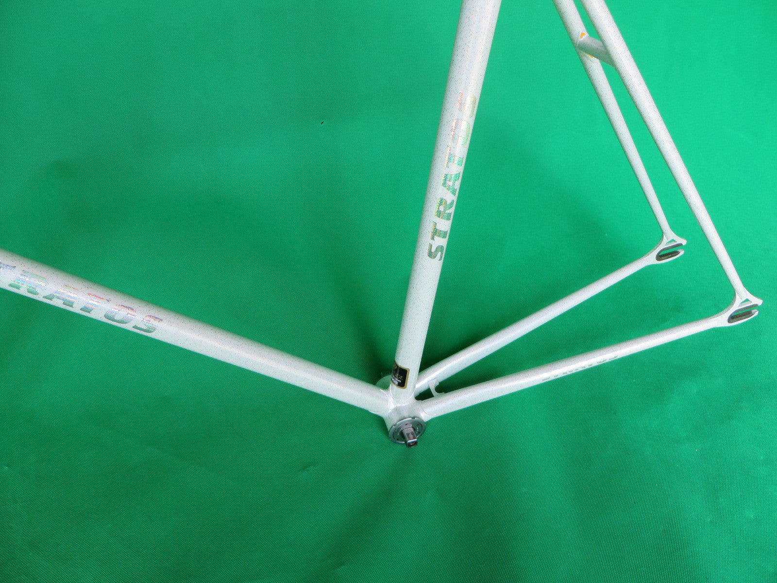 Stratos White S-Class No.2 (53.5cm) – NJS EXPORT