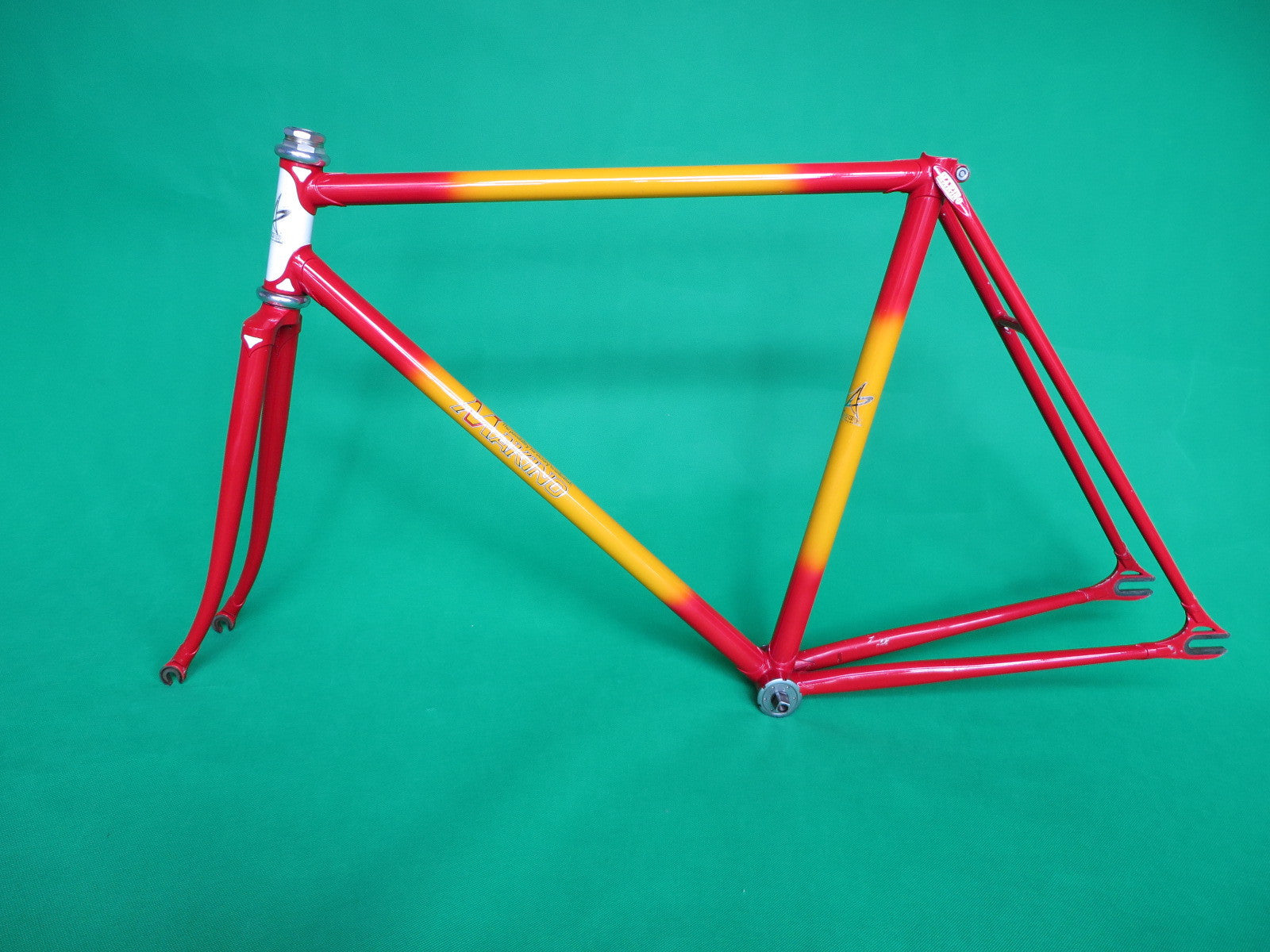 Makino Red/Yellow/White Three Tone Fade (52cm)