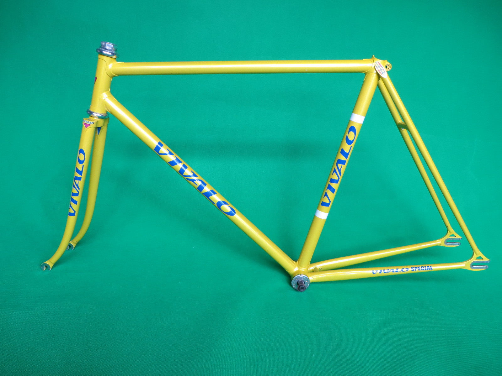 Vivalo // Yellow // 52cm x 56cm