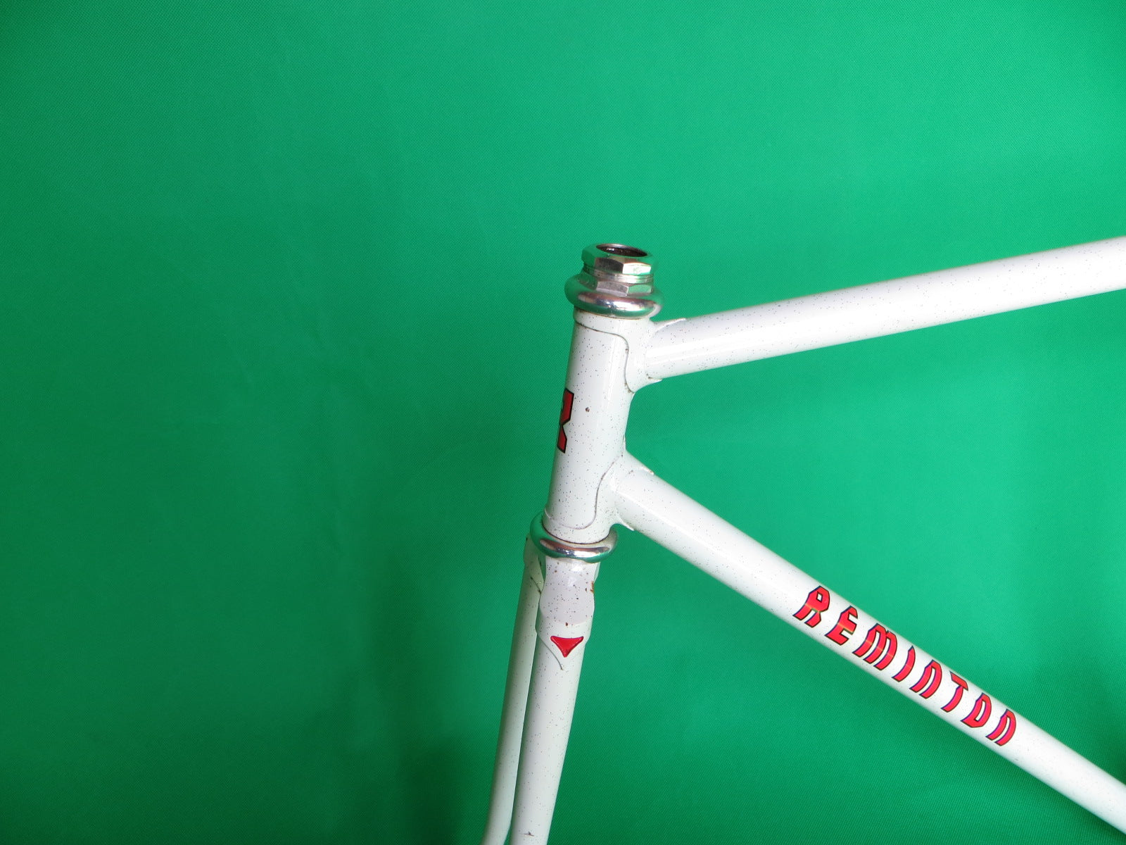 Reminton White Silver Flake (52cm) – NJS EXPORT